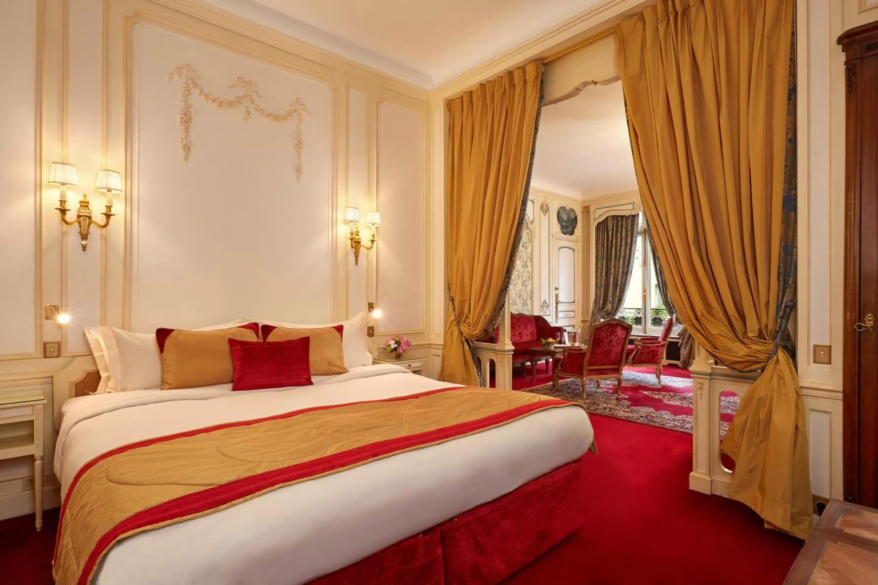 Bedroom, Bed in Hôtel Raphael