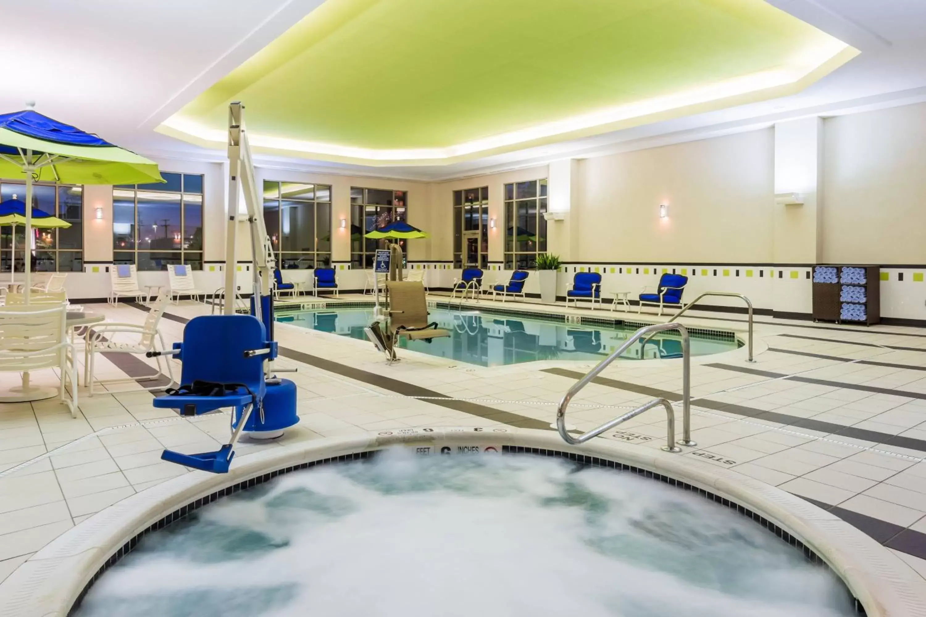Swimming Pool in Fairfield Inn & Suites – Buffalo Airport