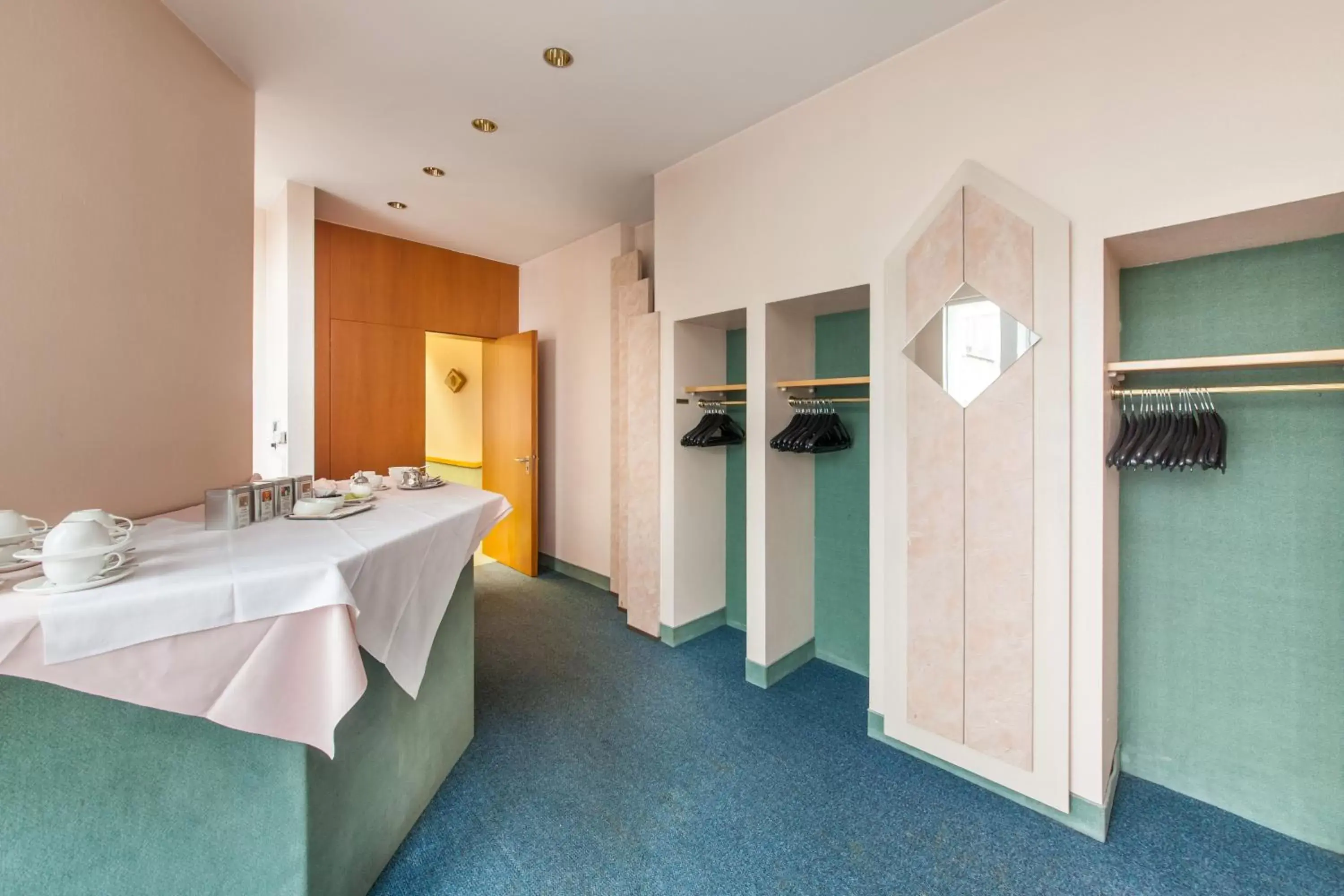 Meeting/conference room, Bed in Garner Hotel Aschaffenburg by IHG Meeting/conference room, Bed in Garner Hotel Aschaffenburg by IHG