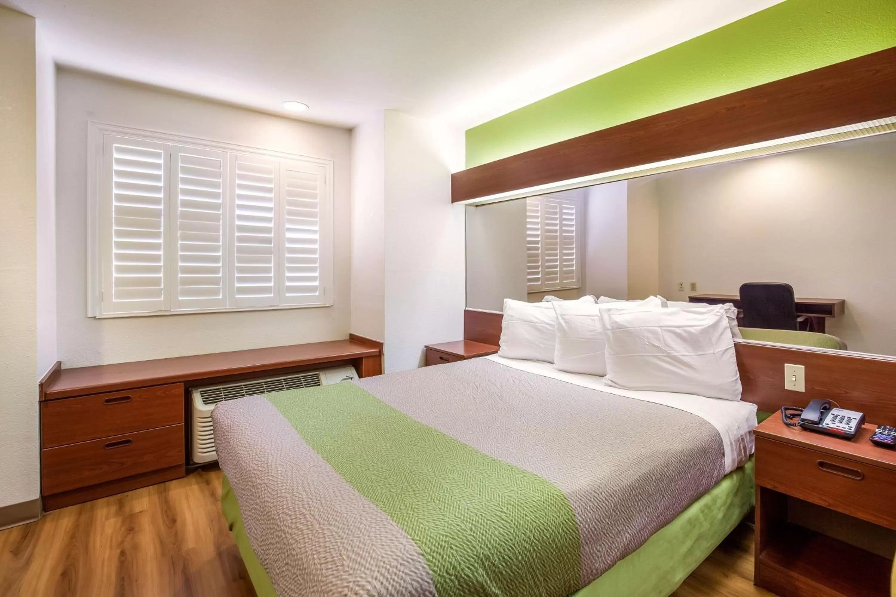 Bedroom, Bed in Motel 6-Dixon, CA