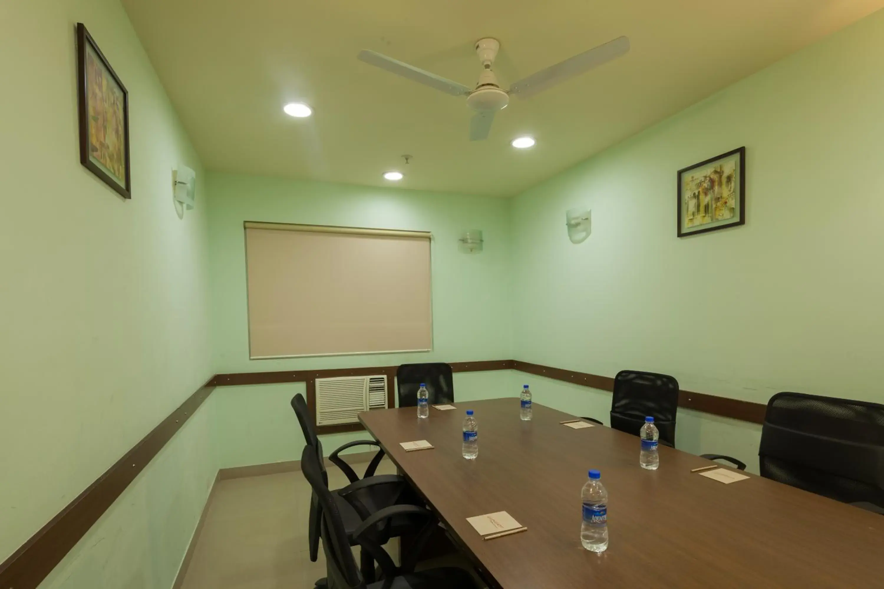 Meeting/conference room in Ginger Mumbai Andheri (MIDC)