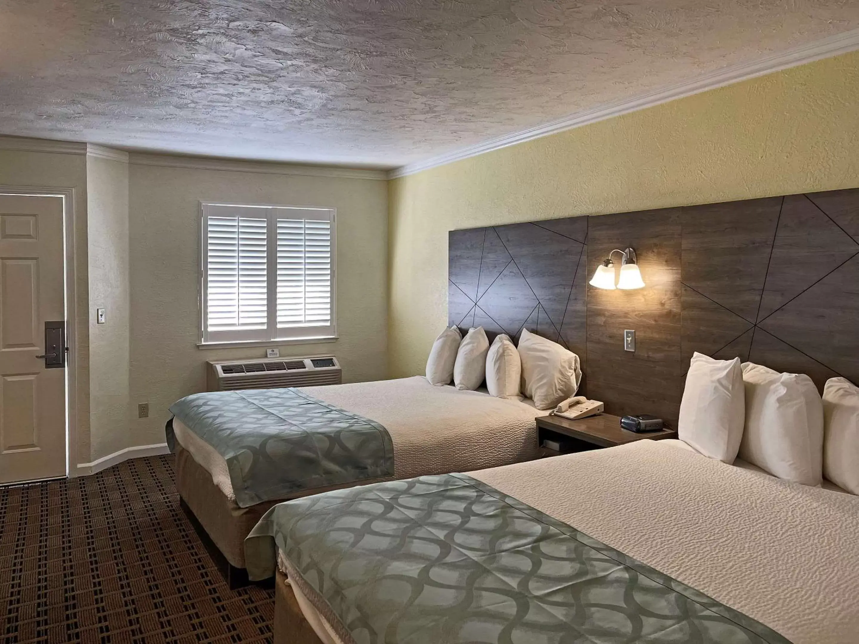 Bed in Baechtel Creek Inn, Ascend Hotel Collection