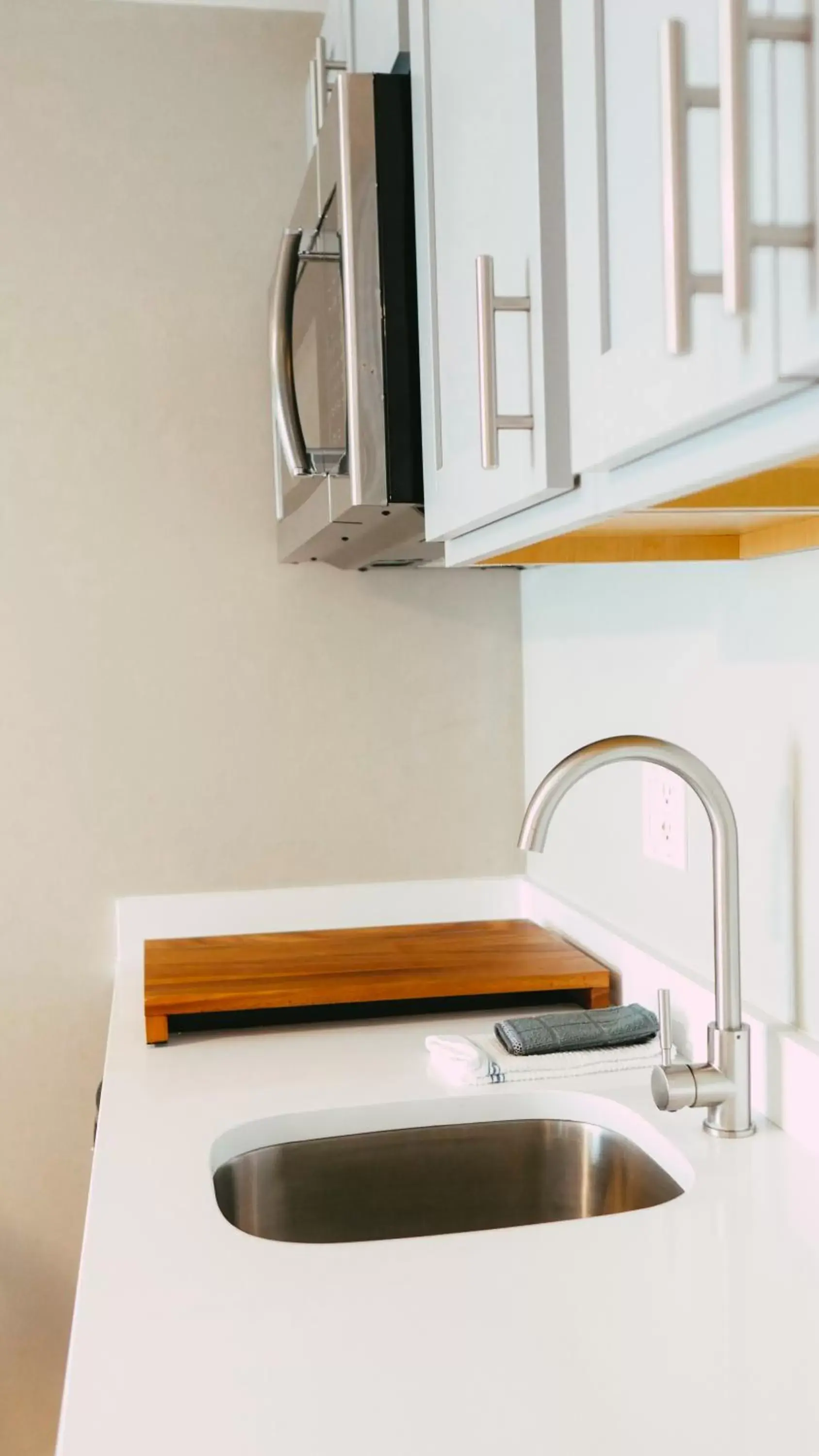 Kitchen/Kitchenette in The Atlantic Motel