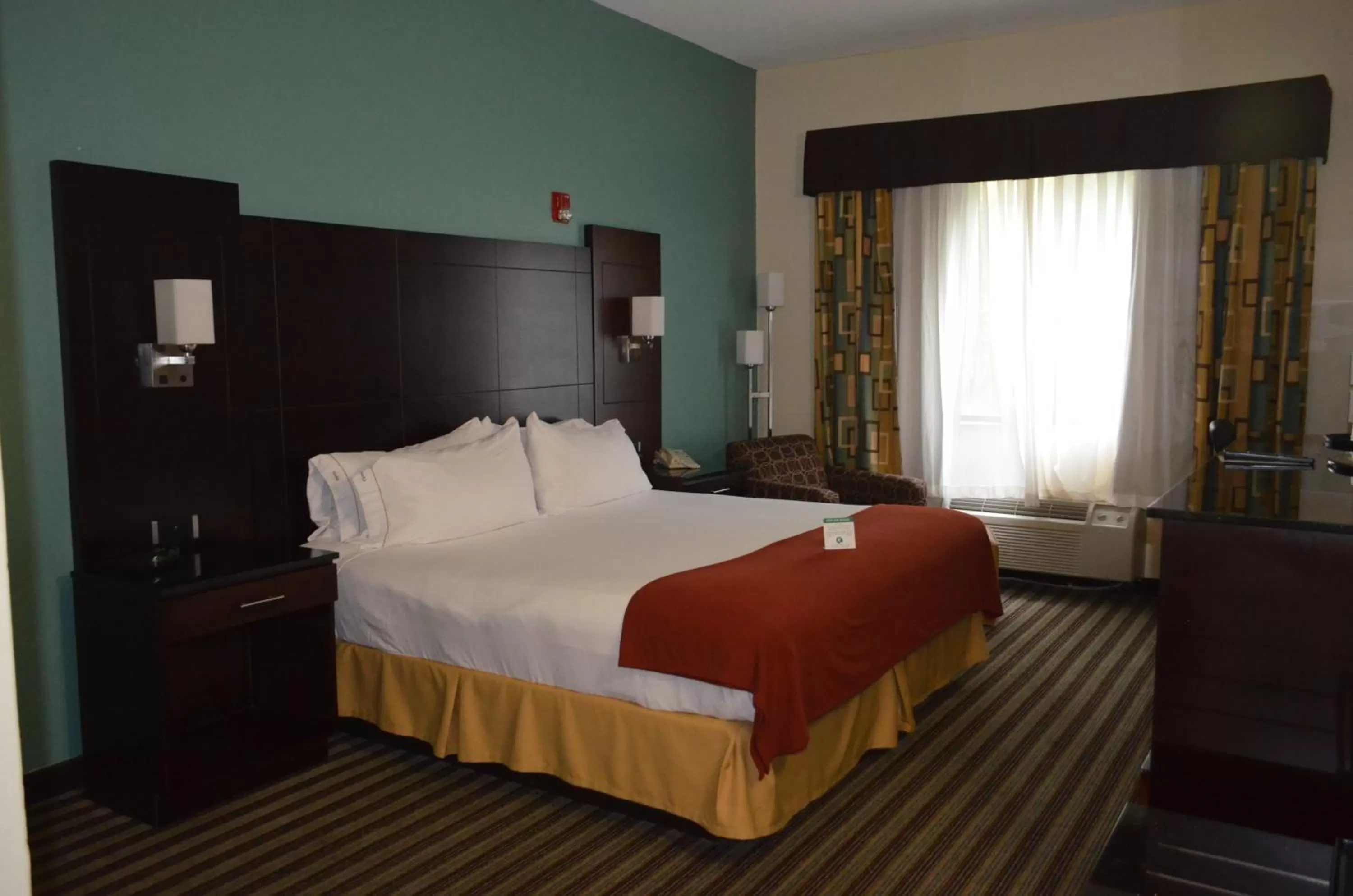 Photo of the whole room, Bed in Holiday Inn Express Hotel & Suites West Point-Fort Montgomery by IHG