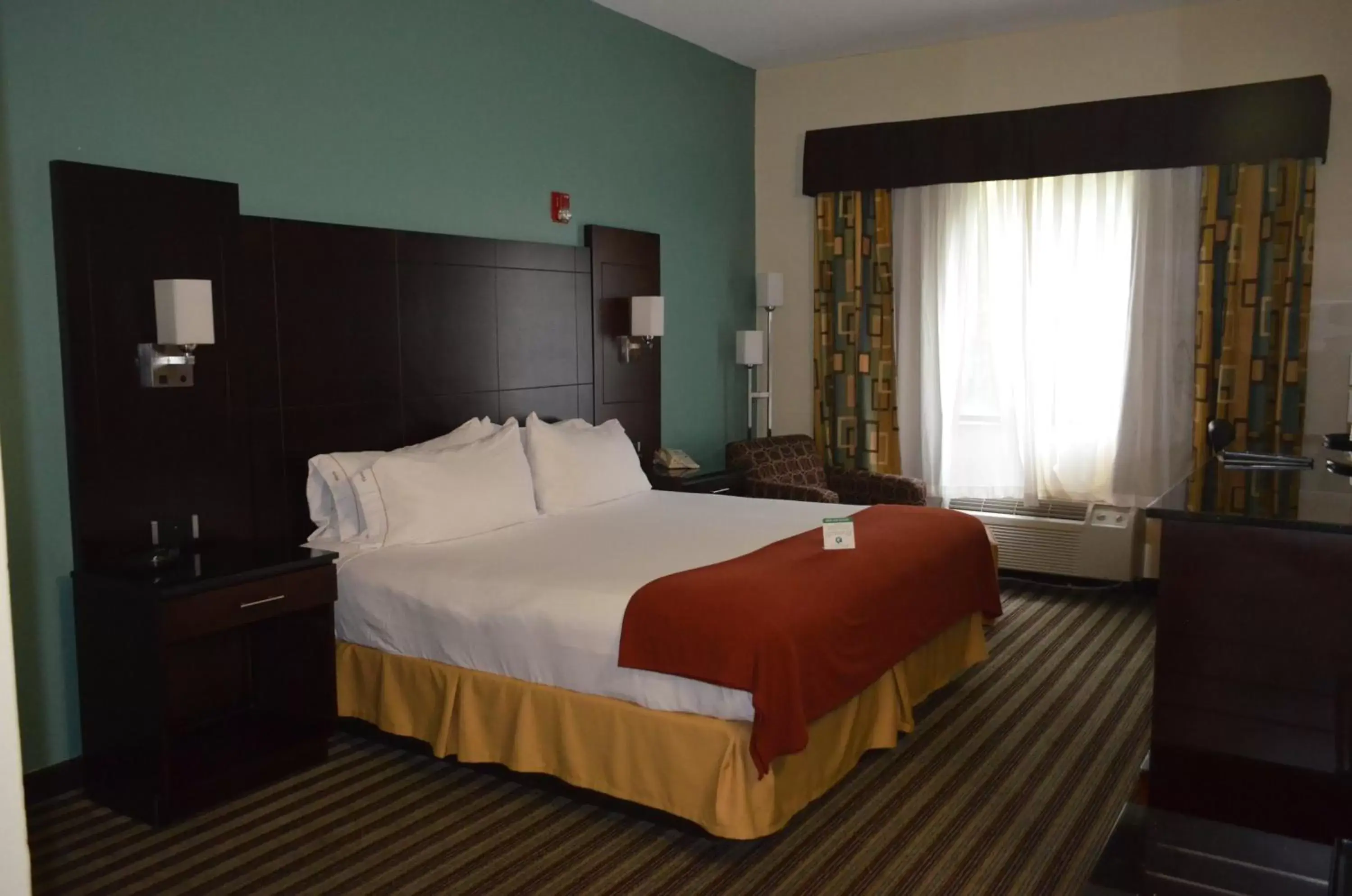 Photo of the whole room, Bed in Holiday Inn Express Hotel & Suites West Point-Fort Montgomery, an IHG Hotel