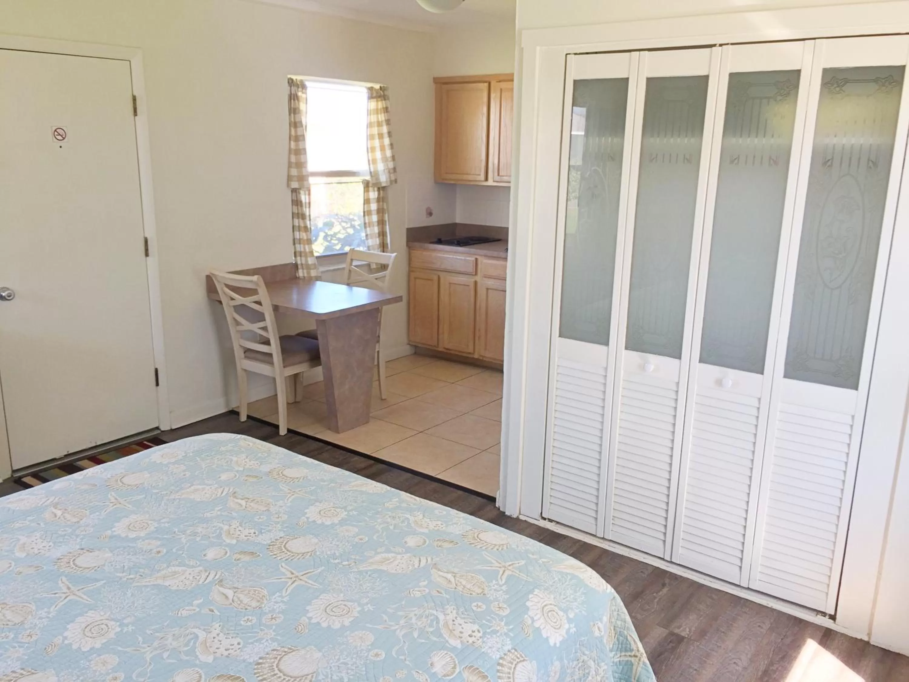 Bedroom, Bathroom in Surf Studio Beach Resort