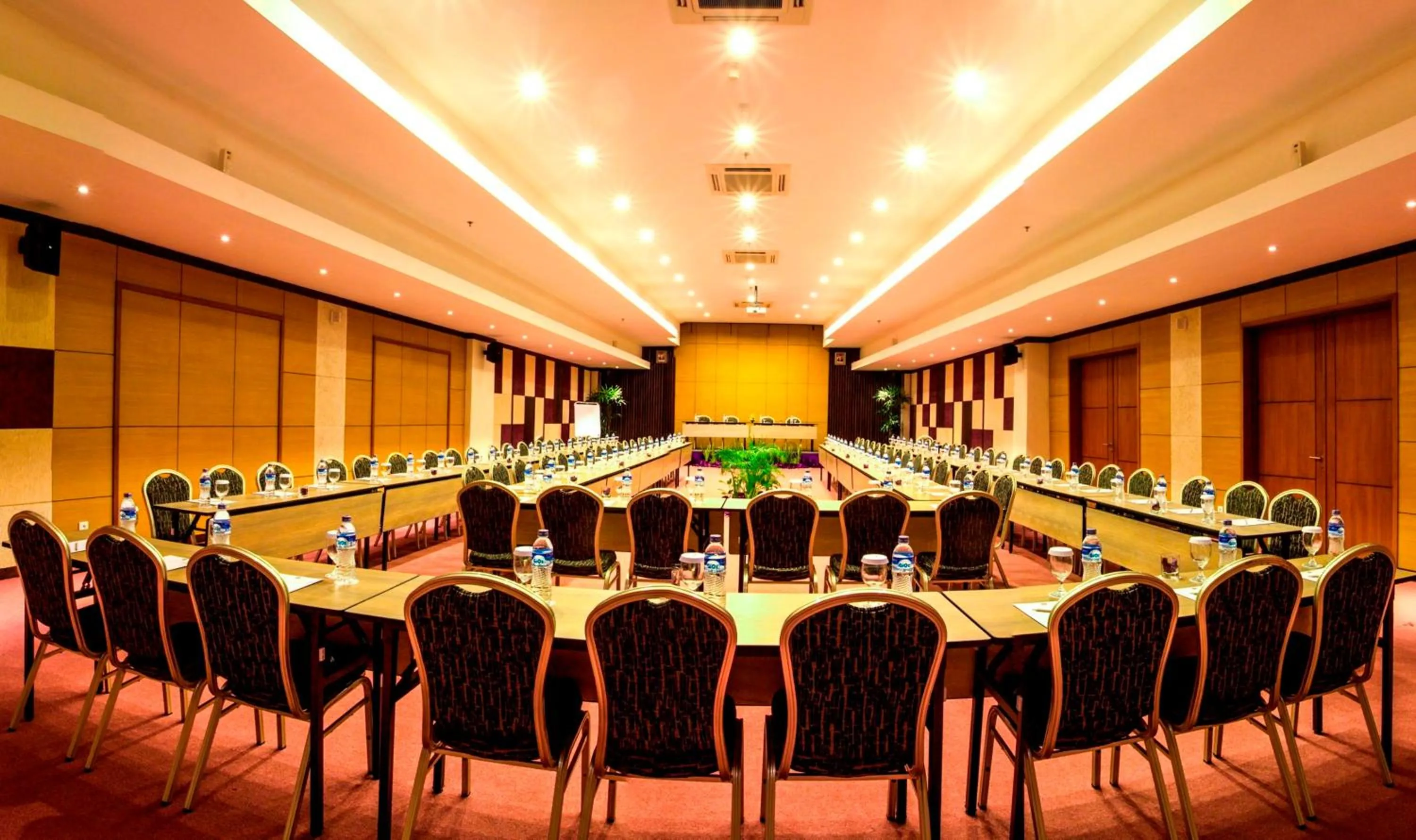Business facilities in Kuta Central Park Hotel