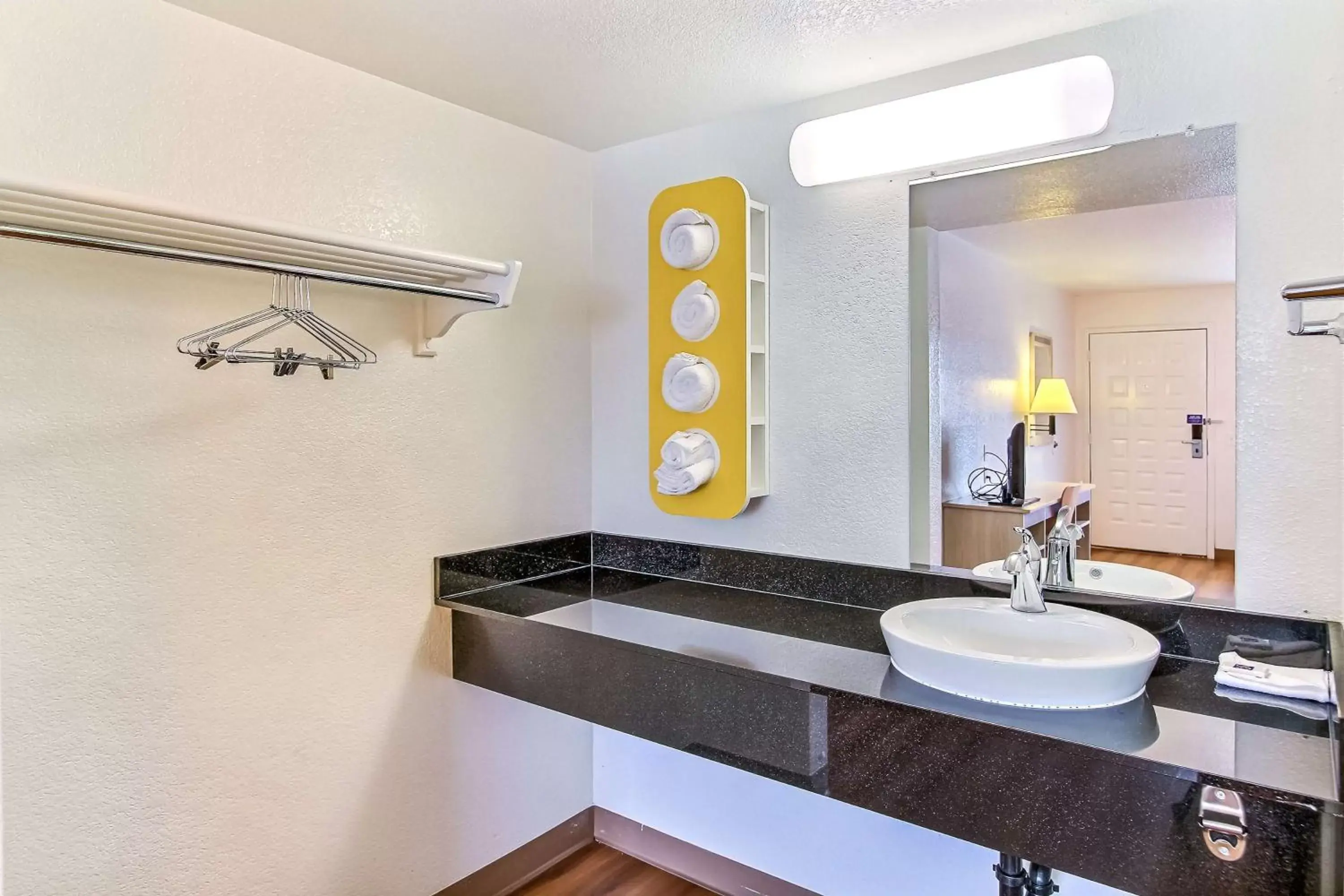 Bathroom, Kitchen/Kitchenette in Motel 6-Salinas, CA - North Monterey Area