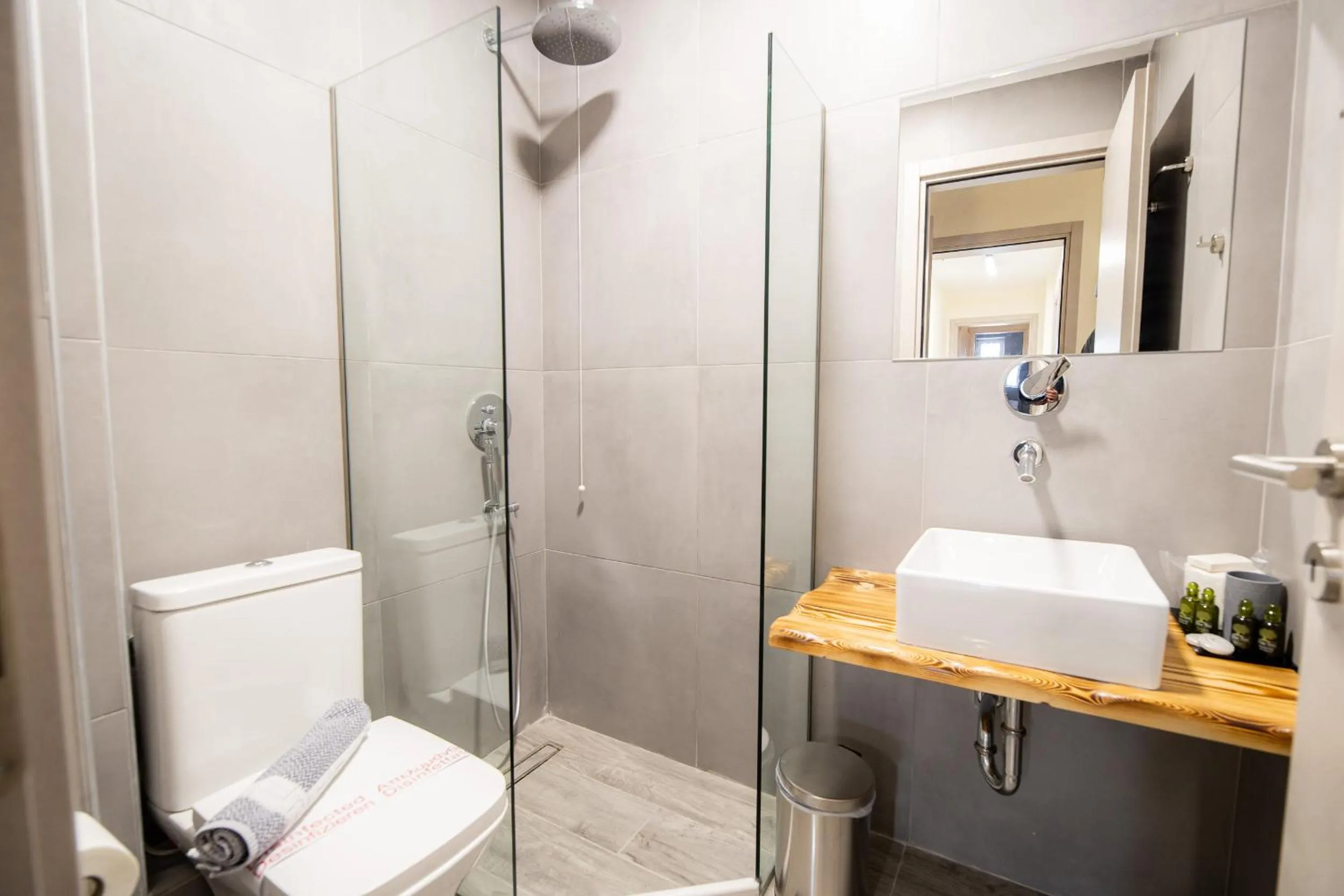 Bathroom in Hotel Philippos