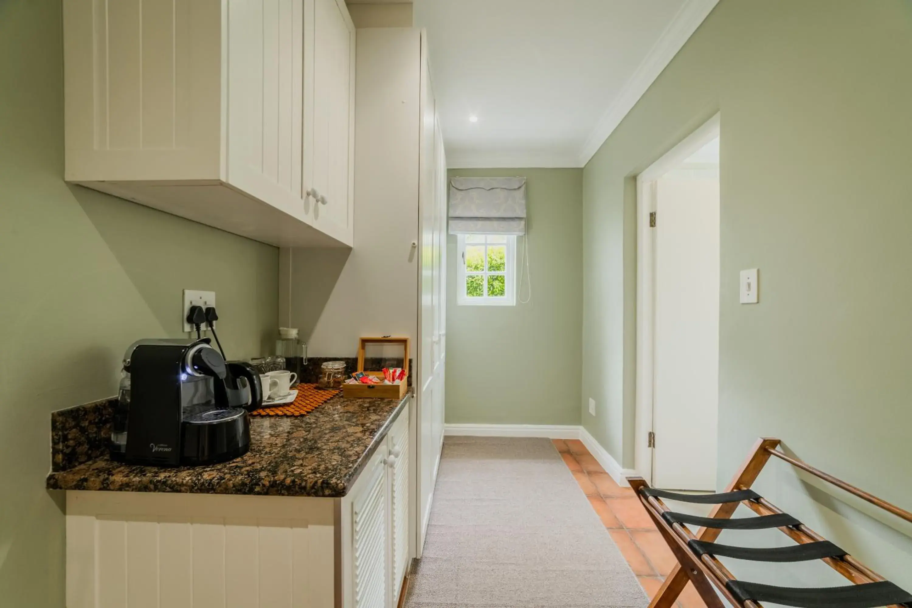 Bedroom, Kitchen/Kitchenette in Eikendal Lodge