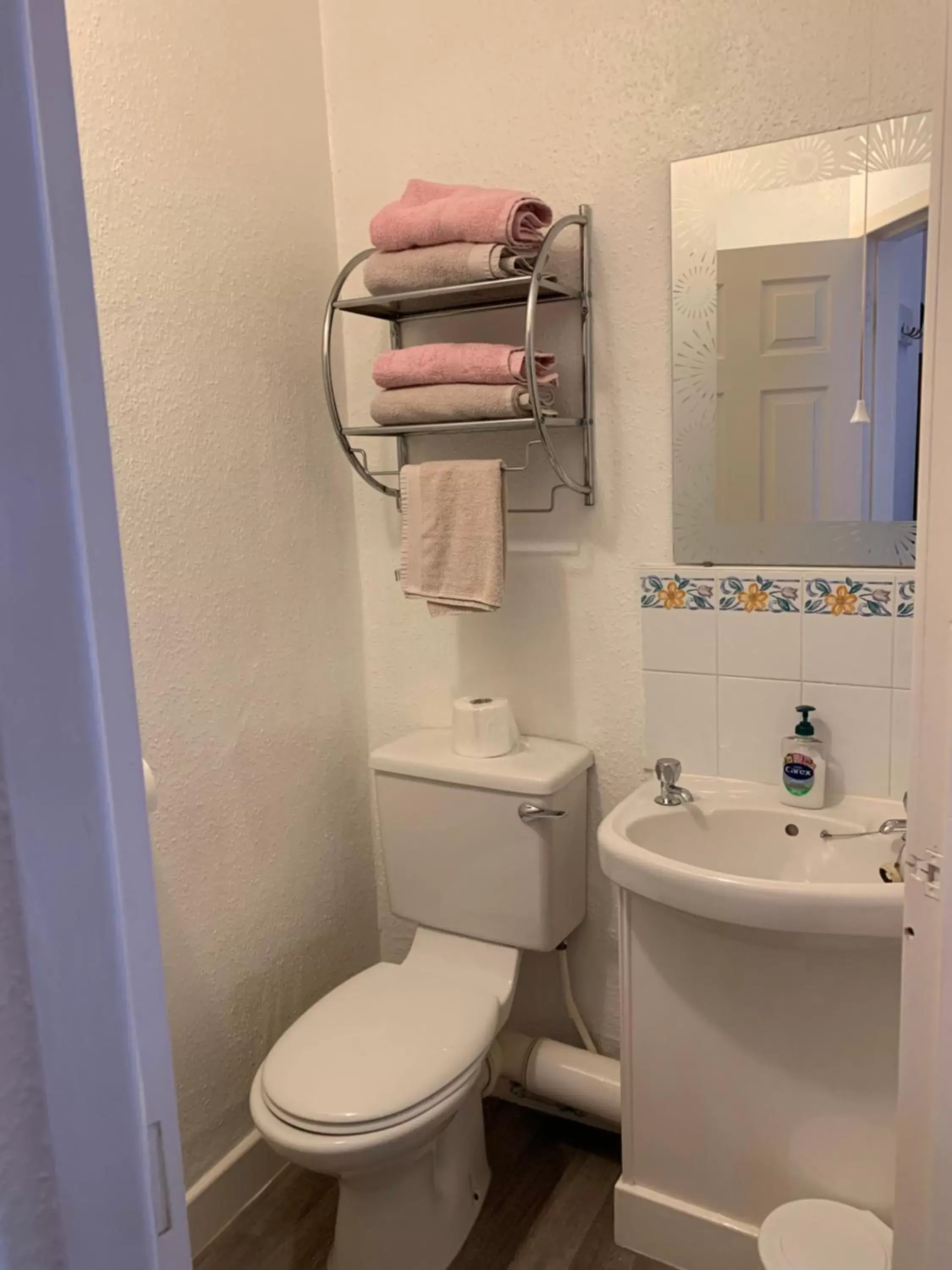 Bathroom in Alondra Hotel