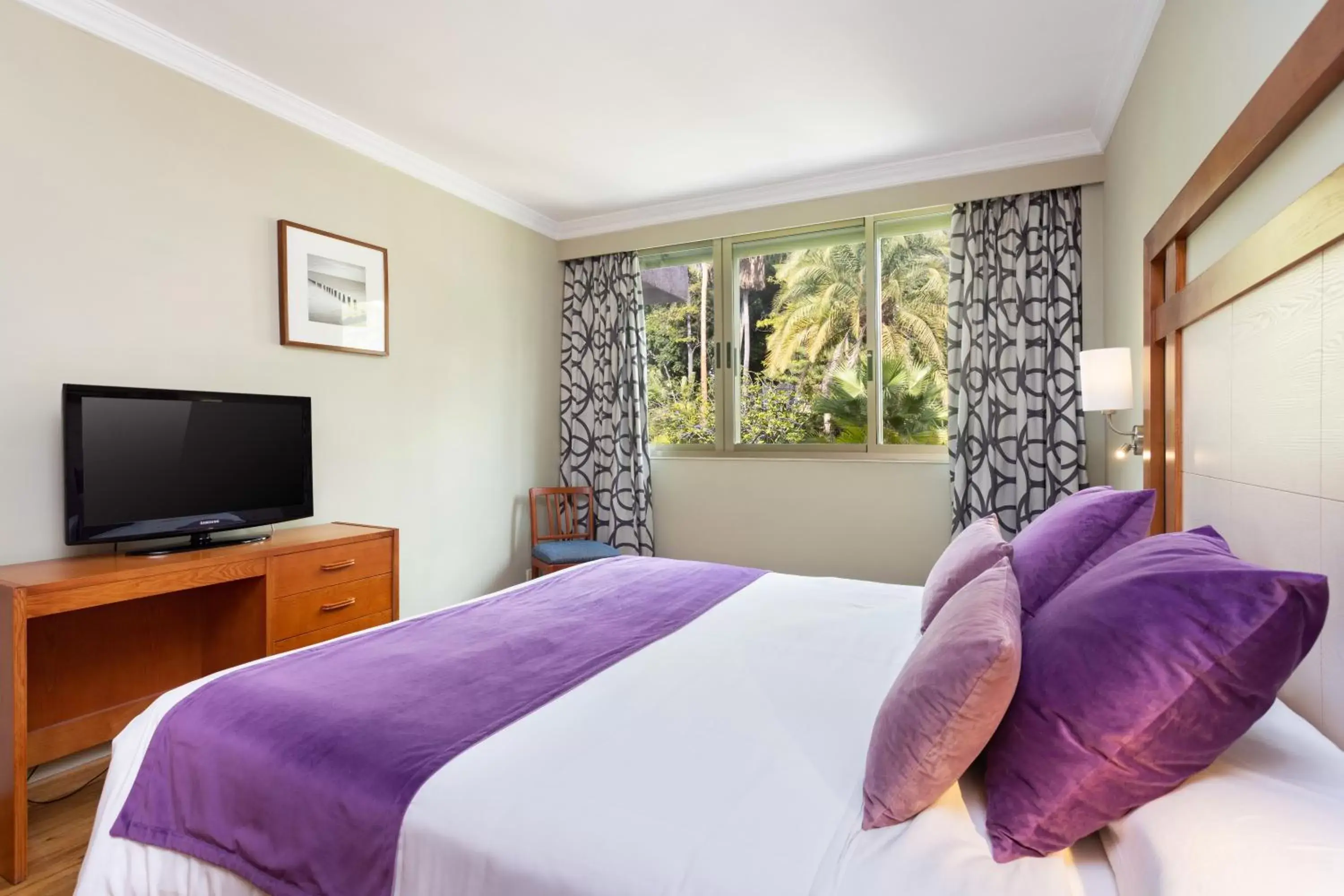 Bedroom, Bed in Hotel Colon Rambla