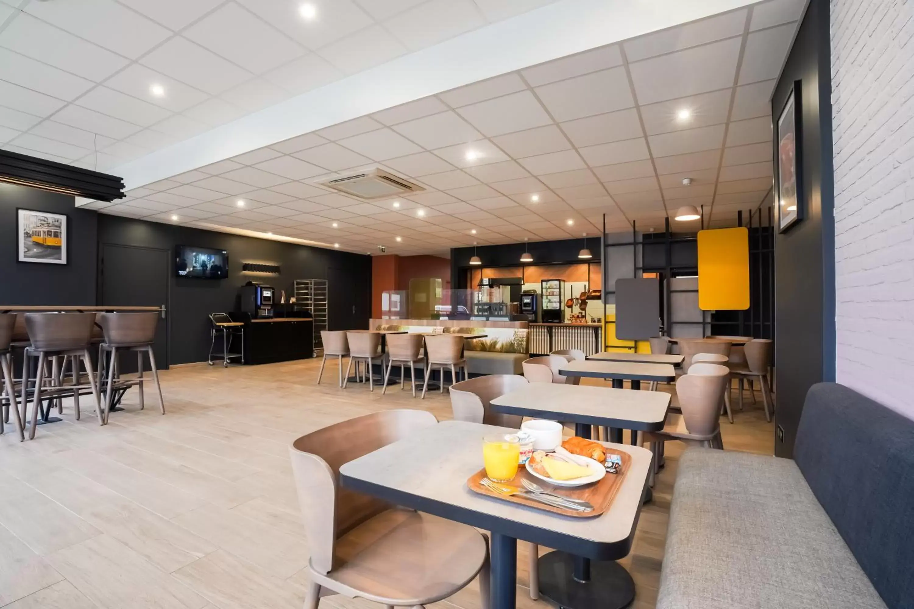 Buffet breakfast, Restaurant/Places to Eat in B&B HOTEL Paris Rosny-sous-Bois