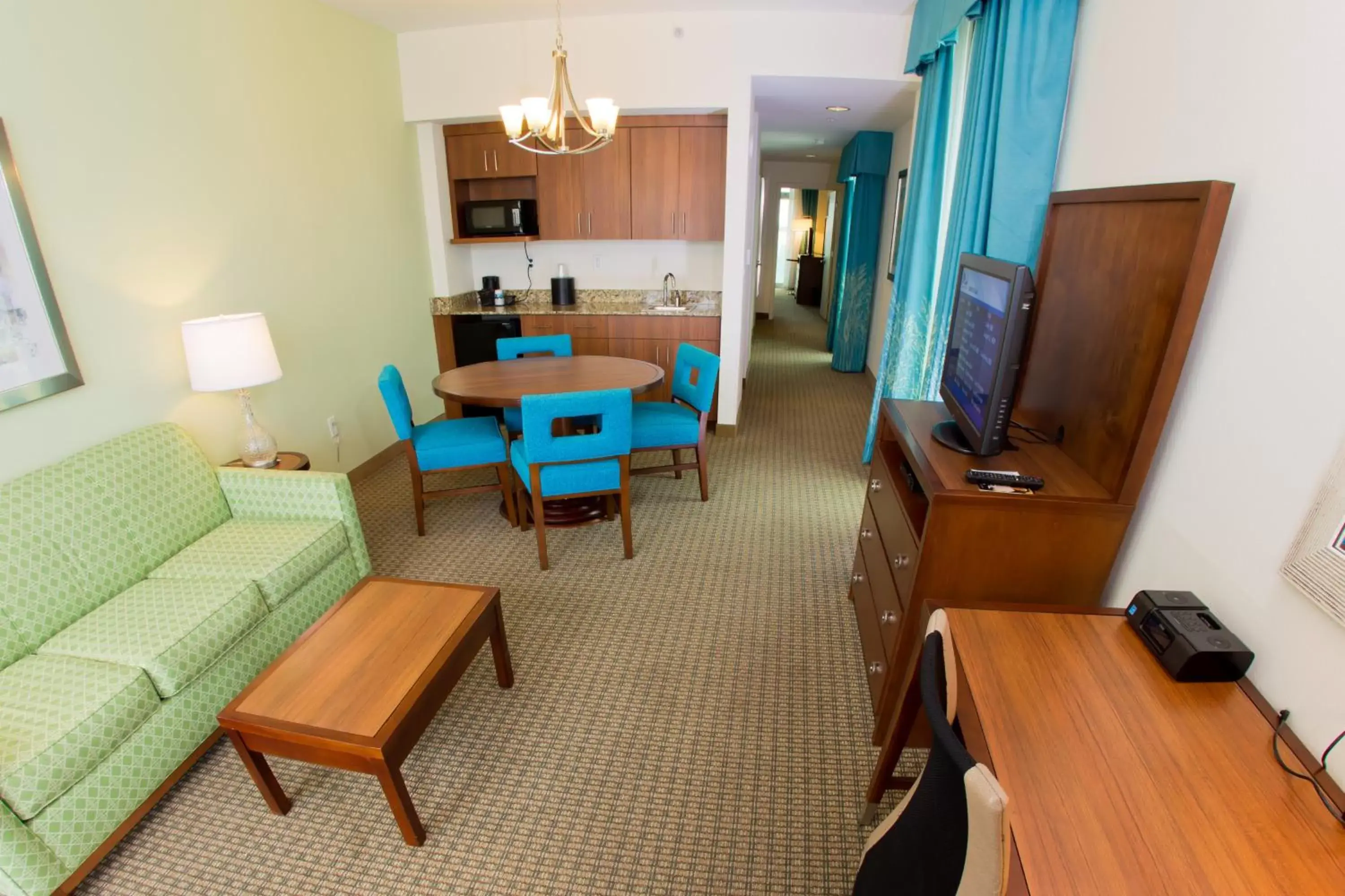 Photo of the whole room, Seating Area in Holiday Inn Resort Pensacola Beach, an IHG Hotel