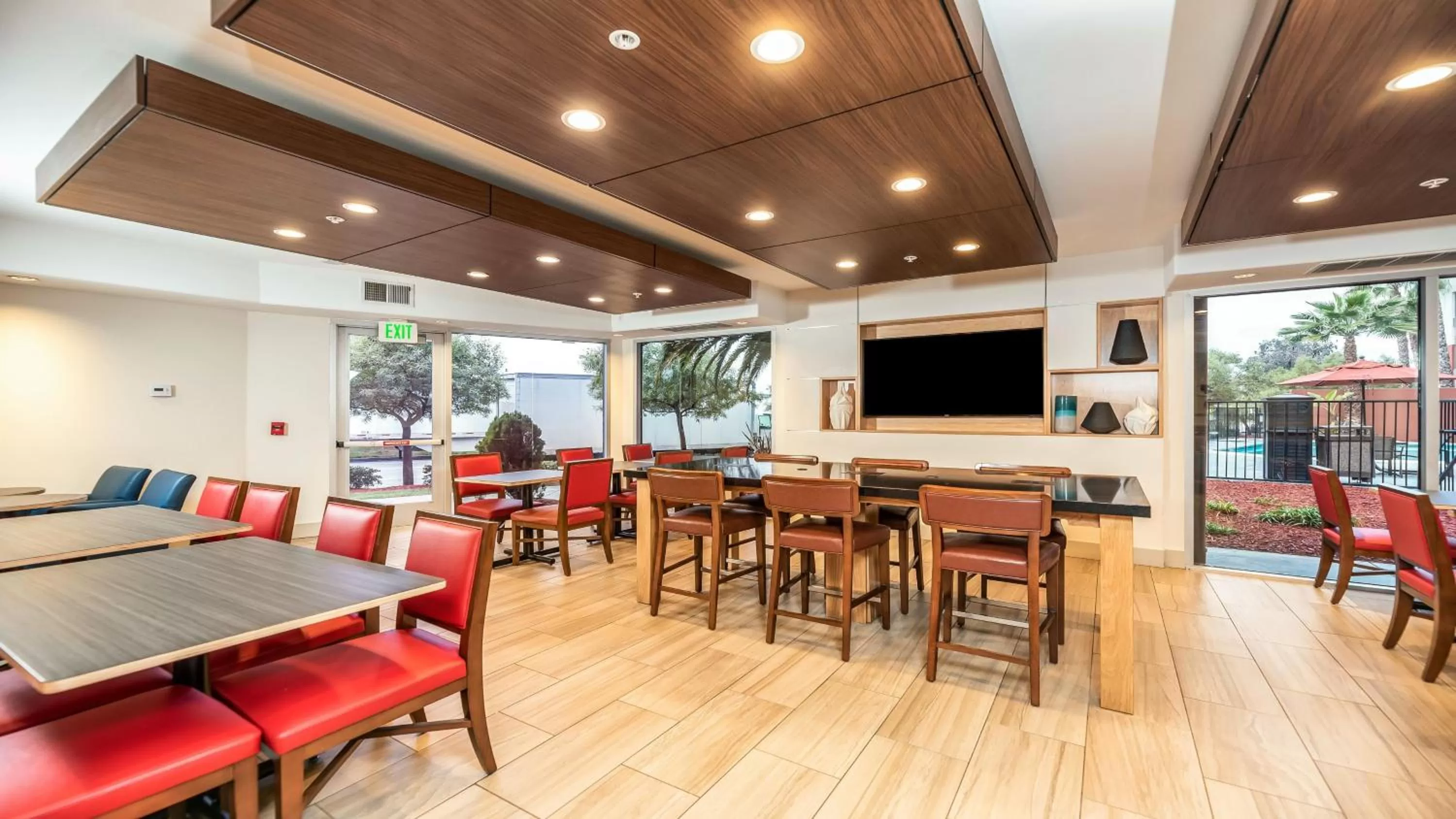 Restaurant/places to eat in Holiday Inn Express Fremont - Milpitas Central by IHG