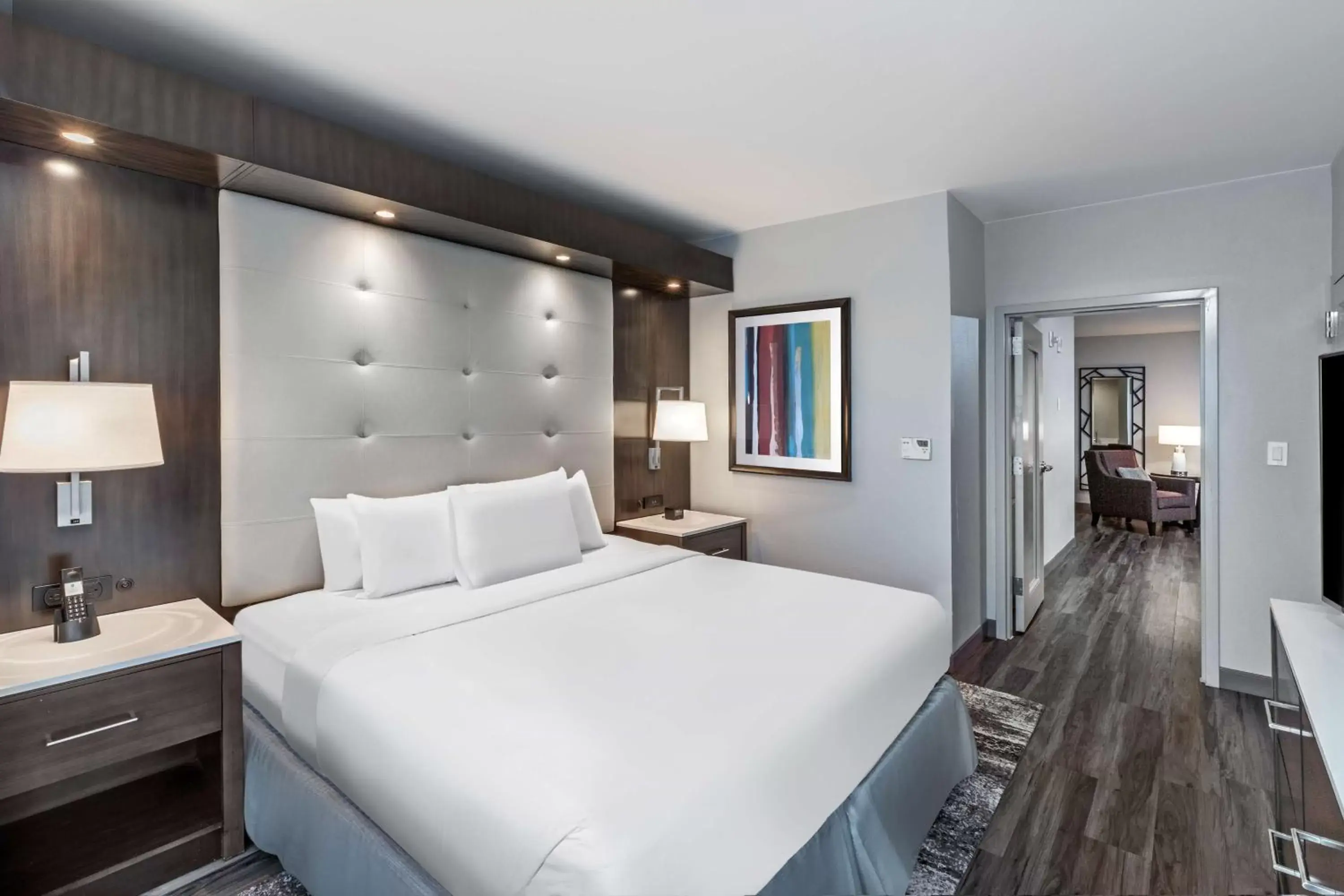 Bed in Embassy Suites by Hilton Houston-Energy Corridor