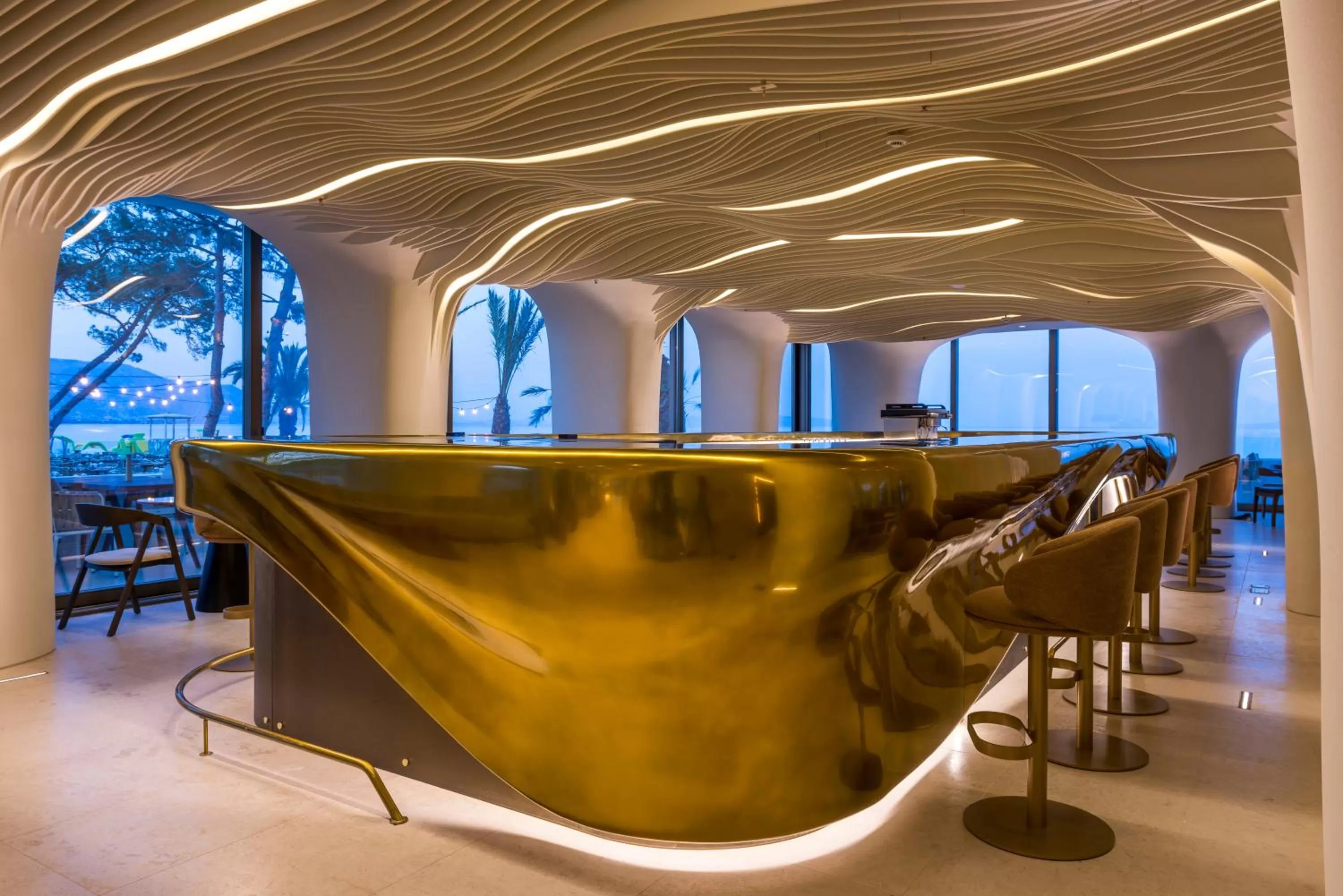 Lounge or bar in Isla Brown Corinthia Resort & Spa, a member of Brown Hotels