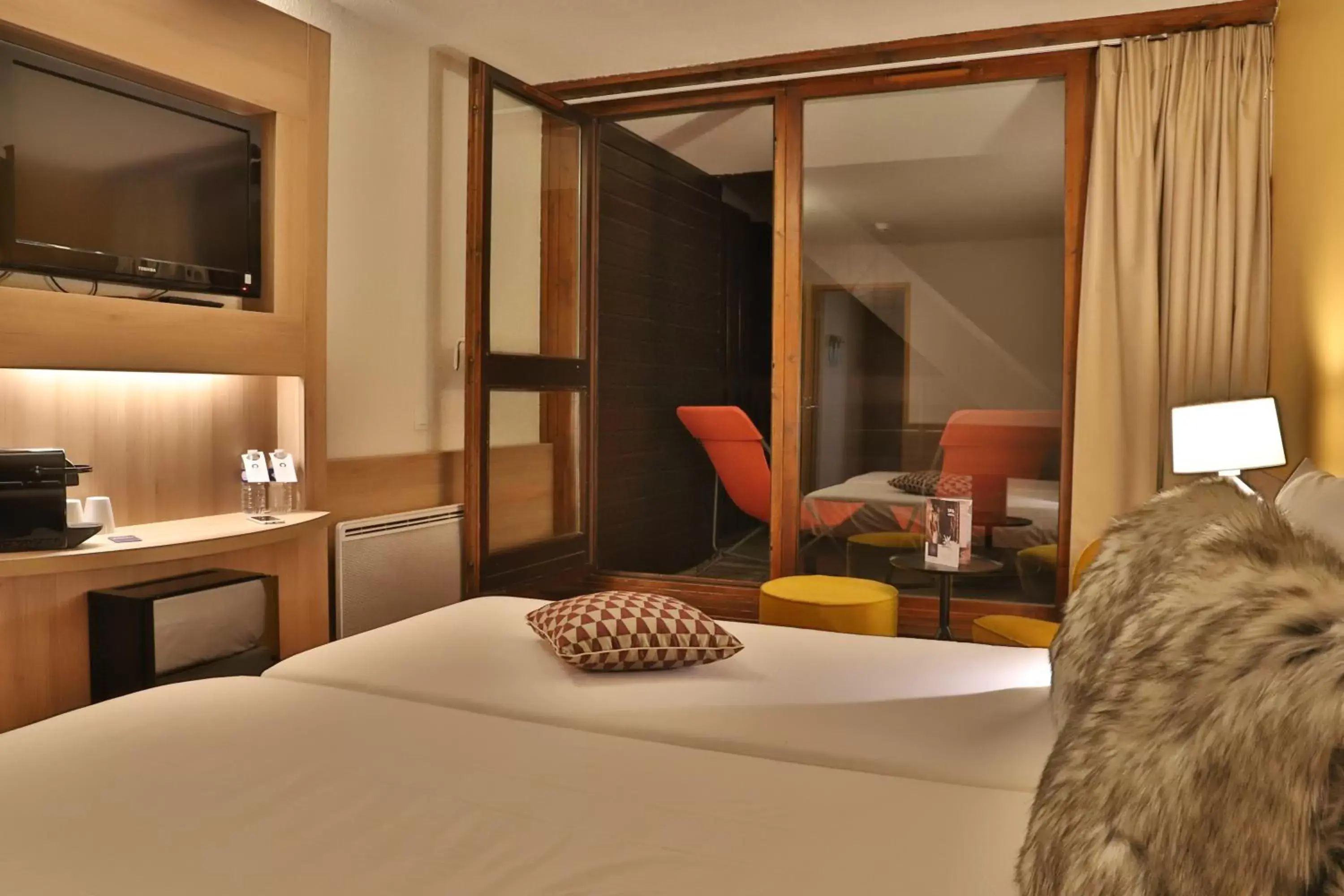 Bedroom, Bed in SOWELL HOTELS Mont Blanc et SPA Bedroom, Bed in SOWELL HOTELS Mont Blanc et SPA