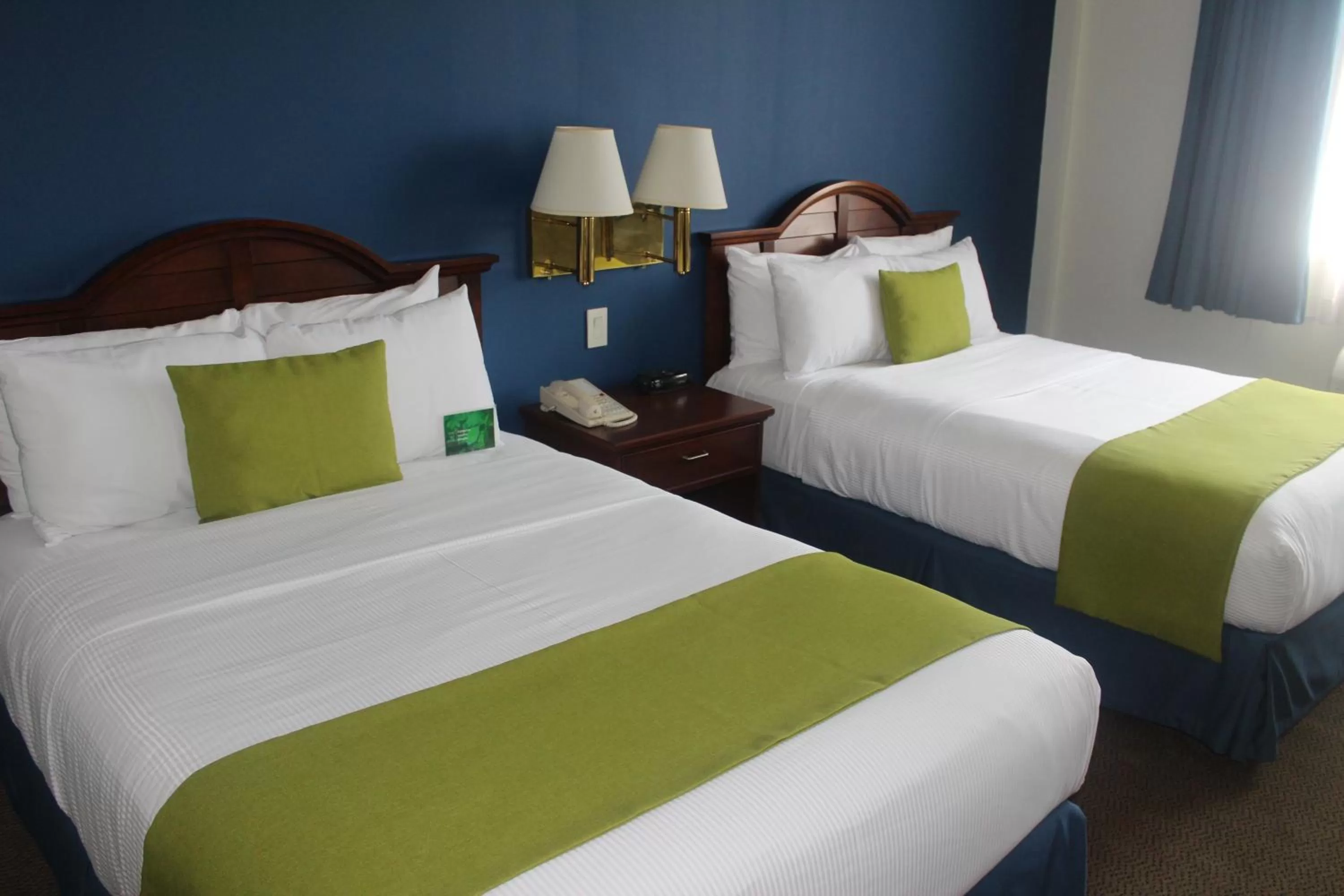 Bed in Best Western PLUS Los Mochis