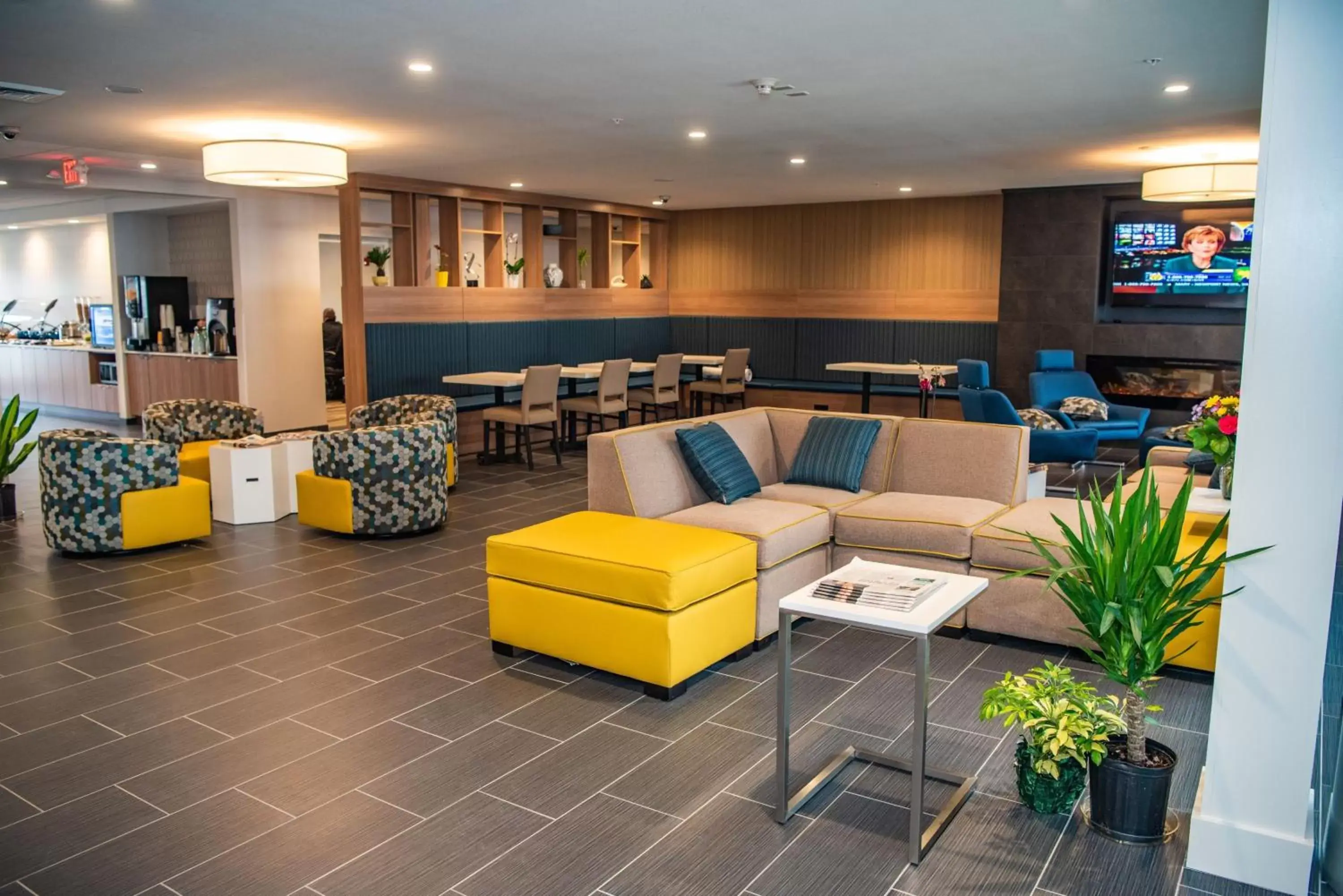 Communal lounge/ TV room in Microtel Inn & Suites by Wyndham Carlisle