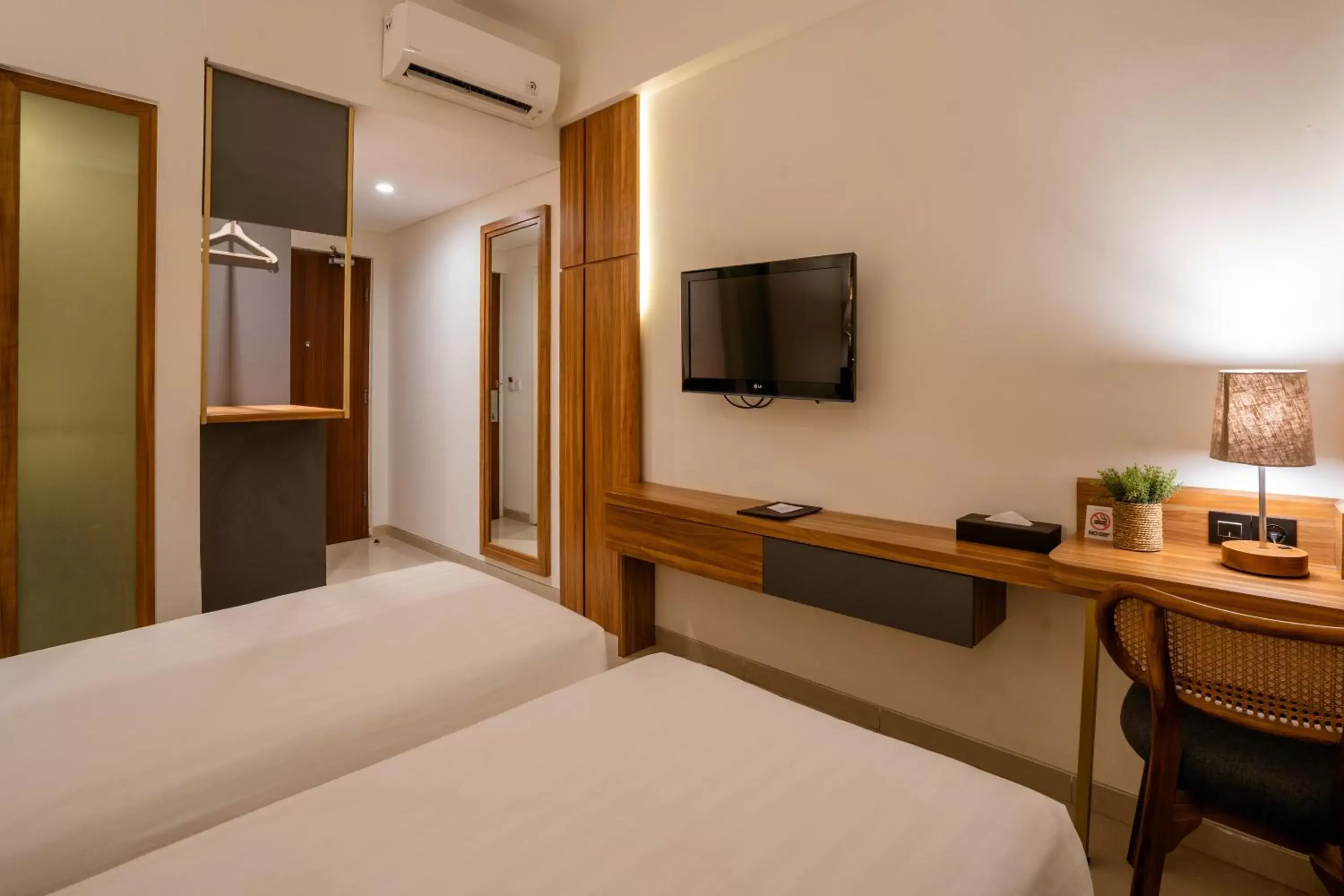 Bed, TV/Entertainment Center in Crystalkuta Hotel - Bali