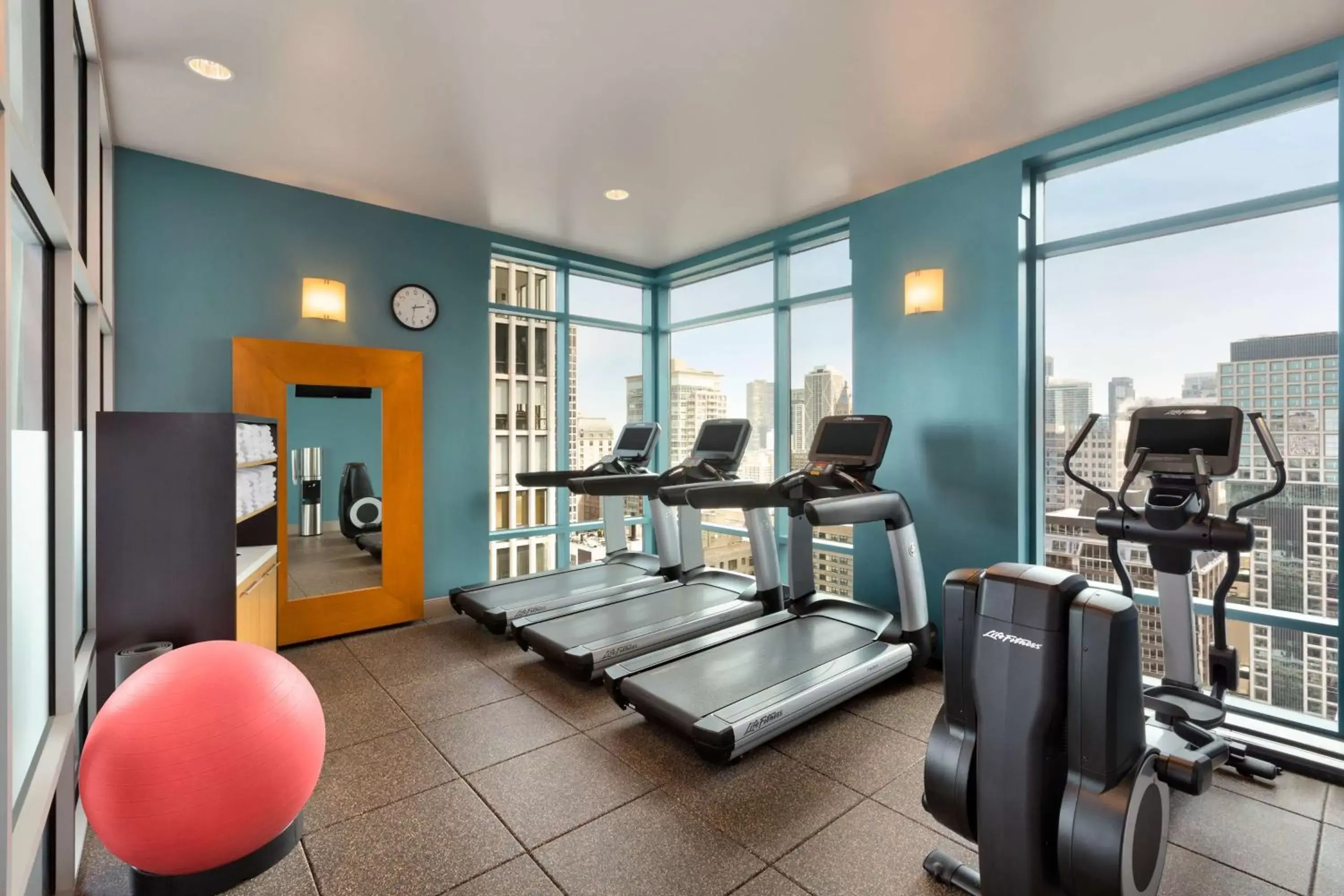 Fitness centre/facilities, Fitness Center/Facilities in Hilton Chicago Magnificent Mile Suites