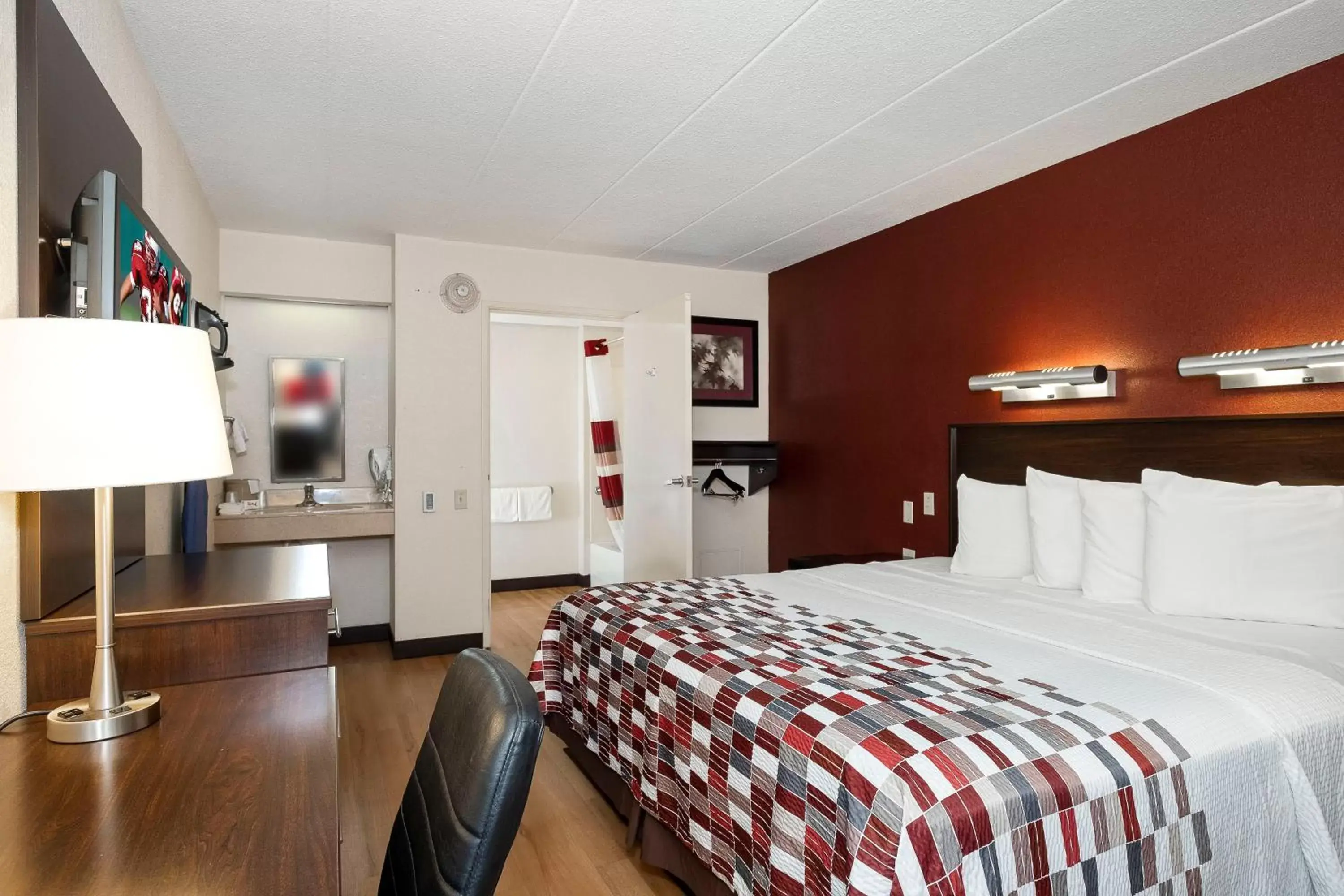 Photo of the whole room, Bed in Red Roof Inn Mt Laurel Photo of the whole room, Bed in Red Roof Inn Mt Laurel