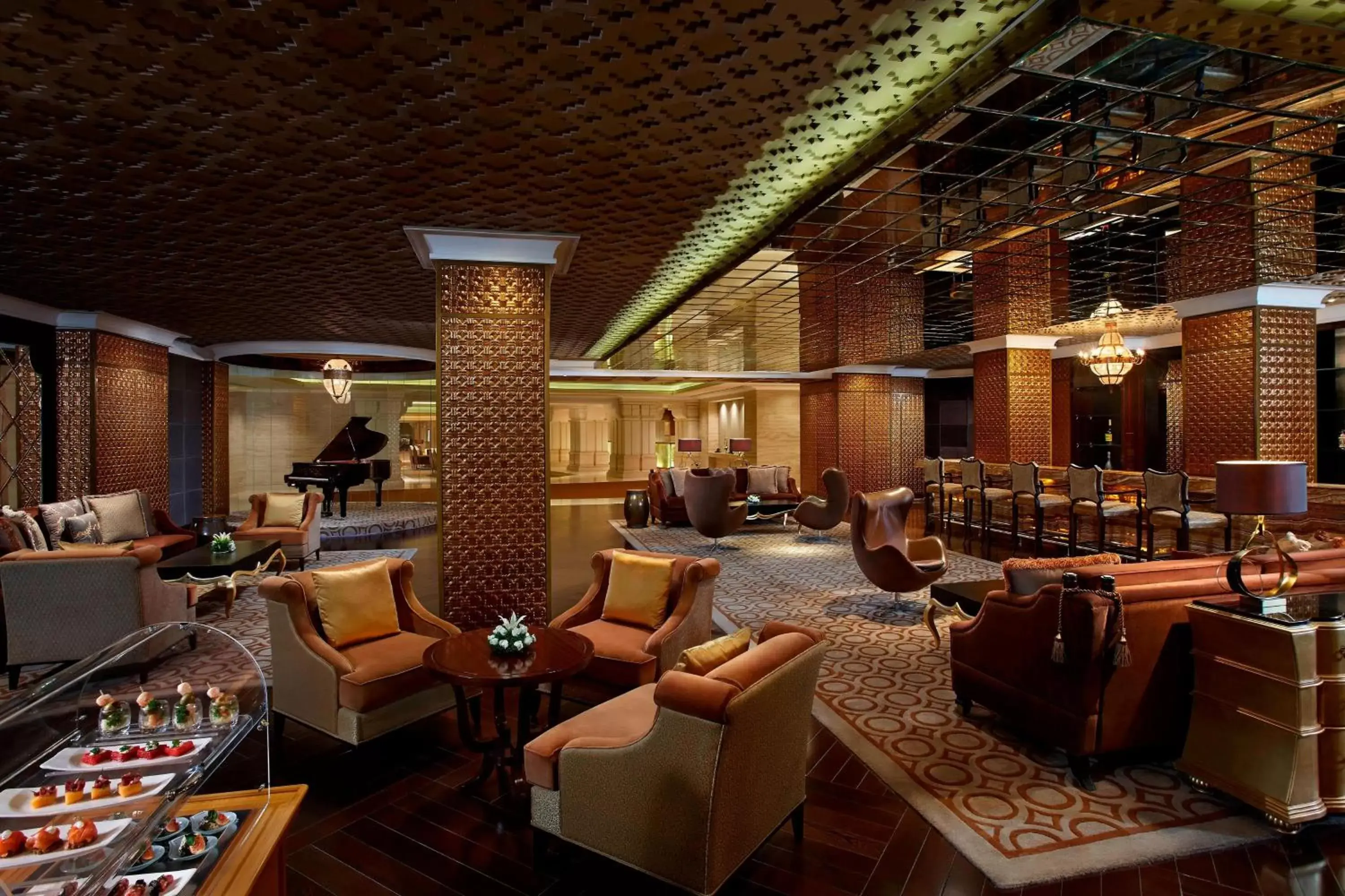 Lounge or bar in ITC Grand Chola, a Luxury Collection Hotel, Chennai
