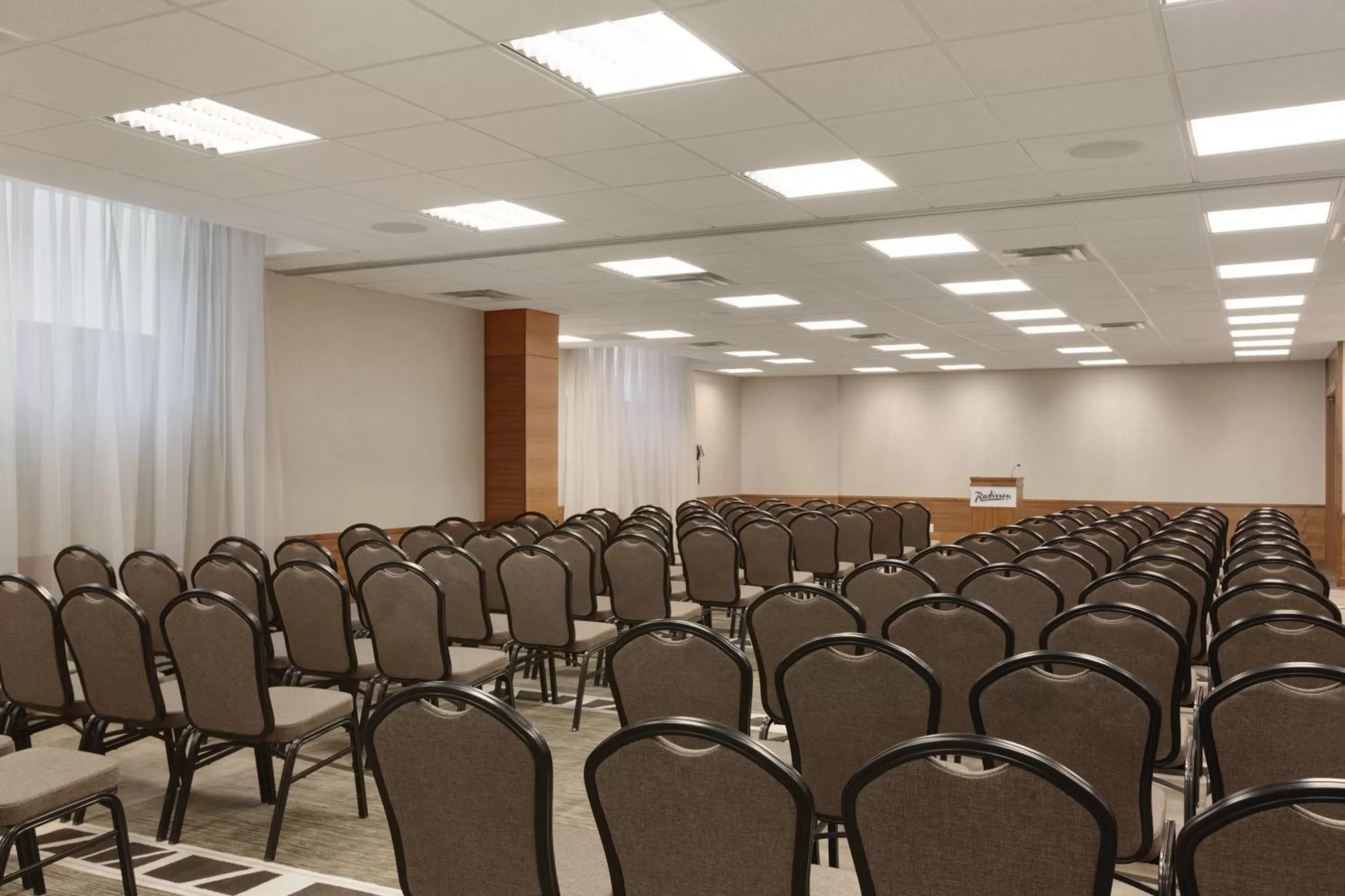 Banquet/Function facilities in Radisson Hotel & Conference Centre Calgary Airport