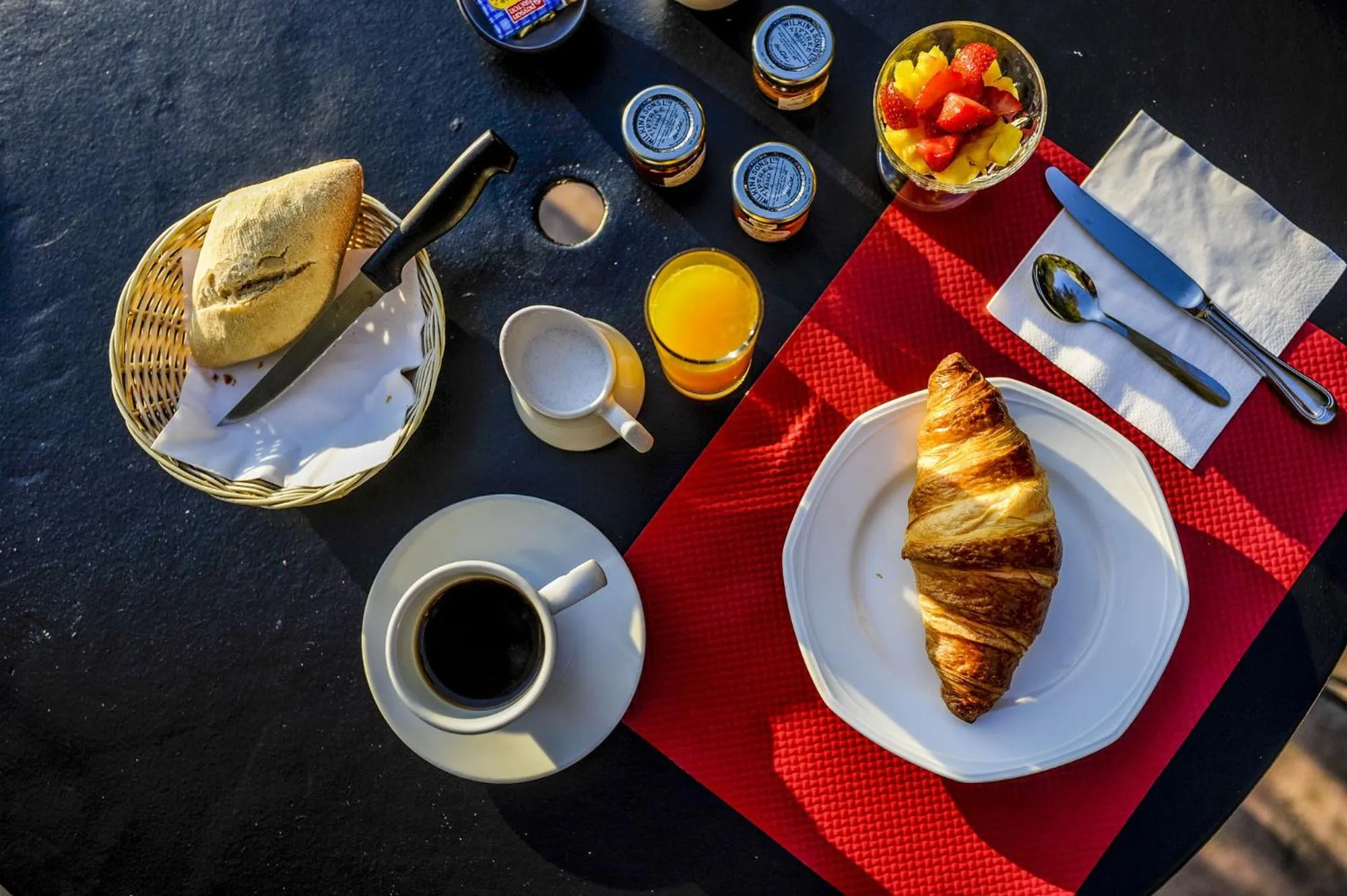 Breakfast in Logis Hôtel La Bellaudière