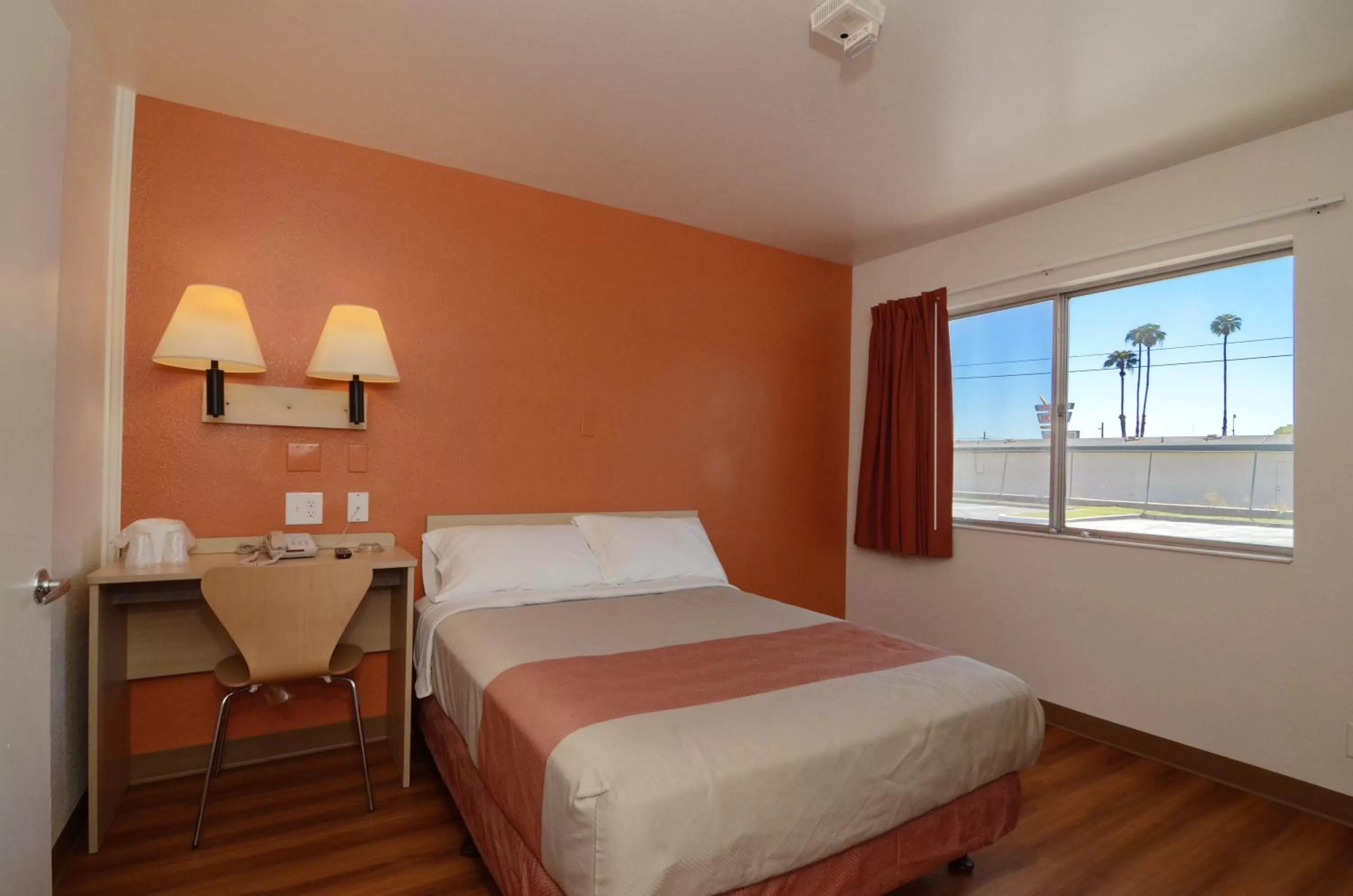 Bedroom, Bed in Motel 6-Indio, CA - Palm Springs