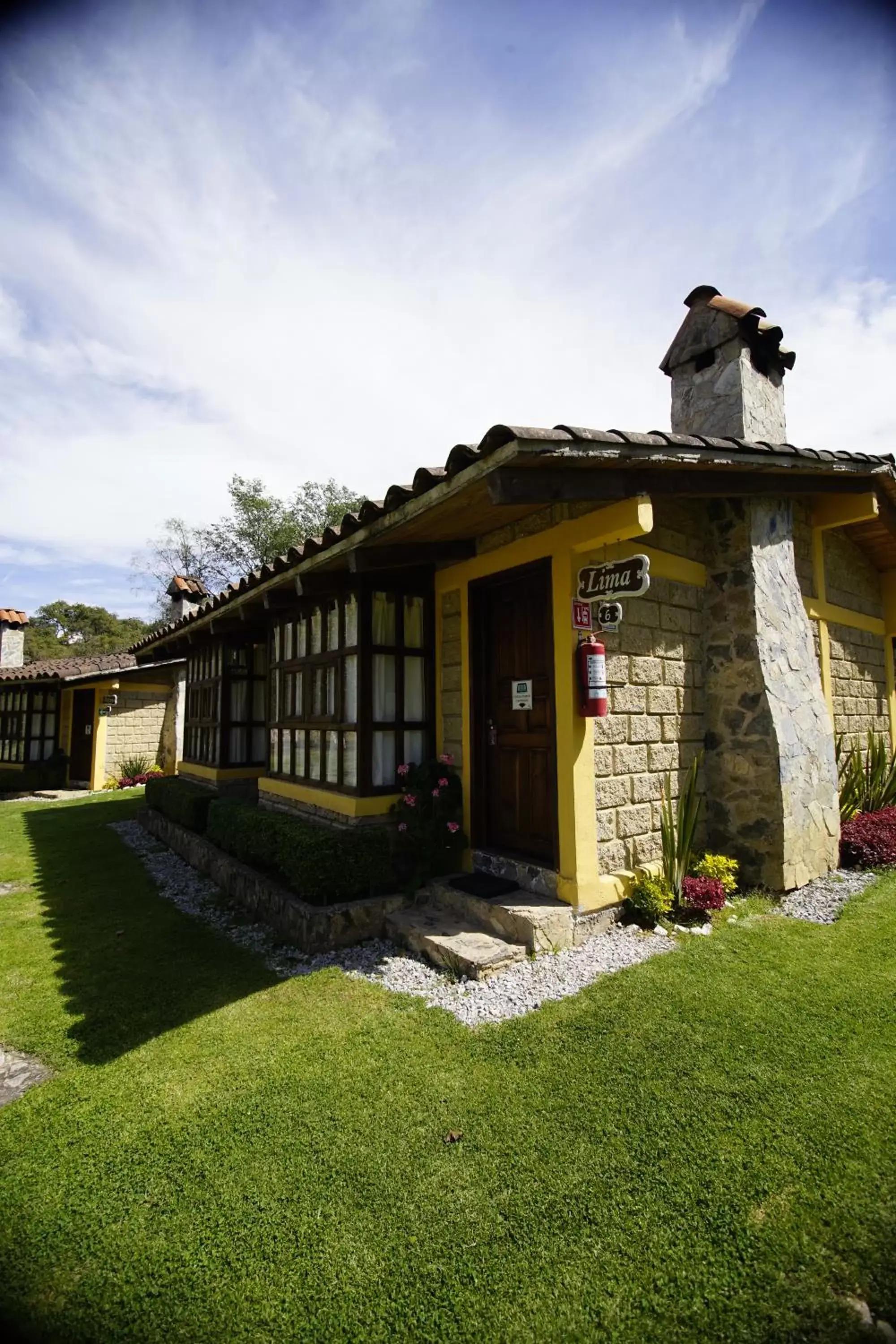 Property Building in Cabañas La Cascada