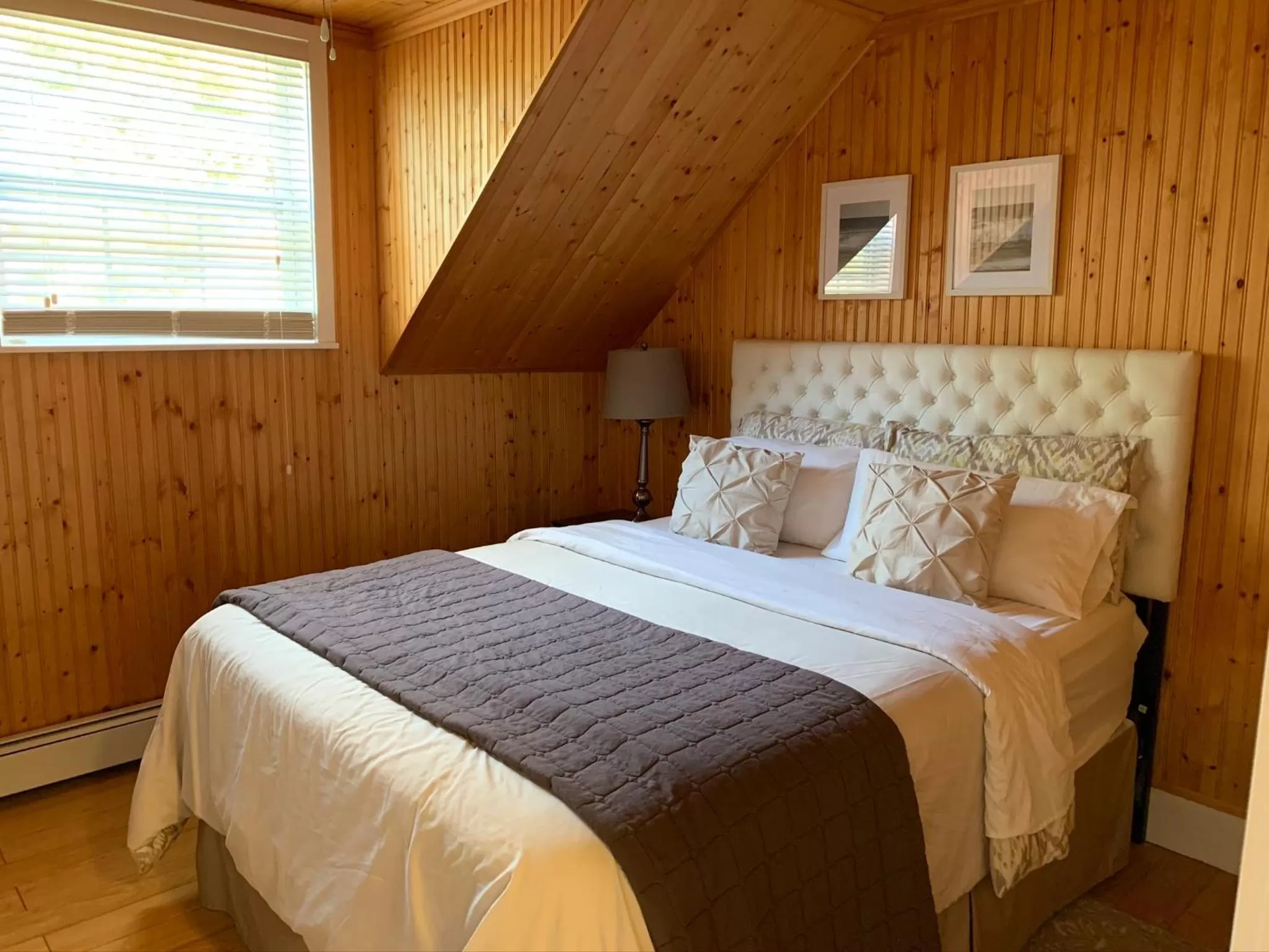 Bed in Alma Shore Lane Suites & Cottages