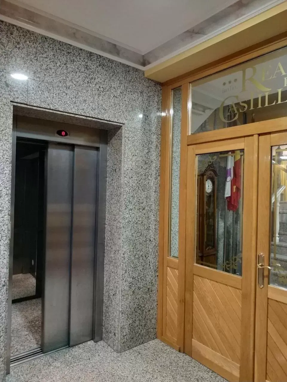 elevator in Hotel Real de Castilla