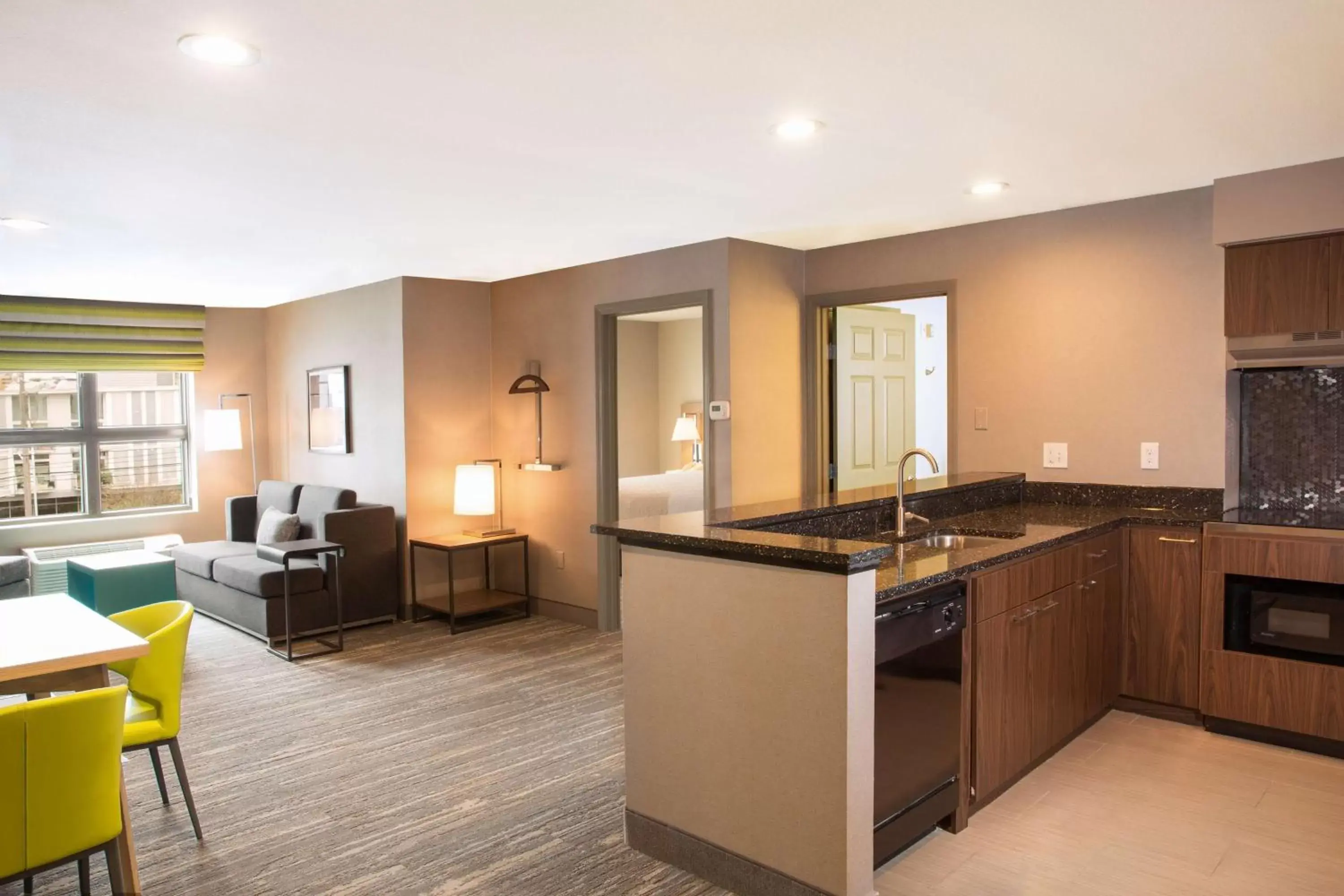 Living room in Hampton Inn & Suites Seattle-Downtown Living room in Hampton Inn & Suites Seattle-Downtown