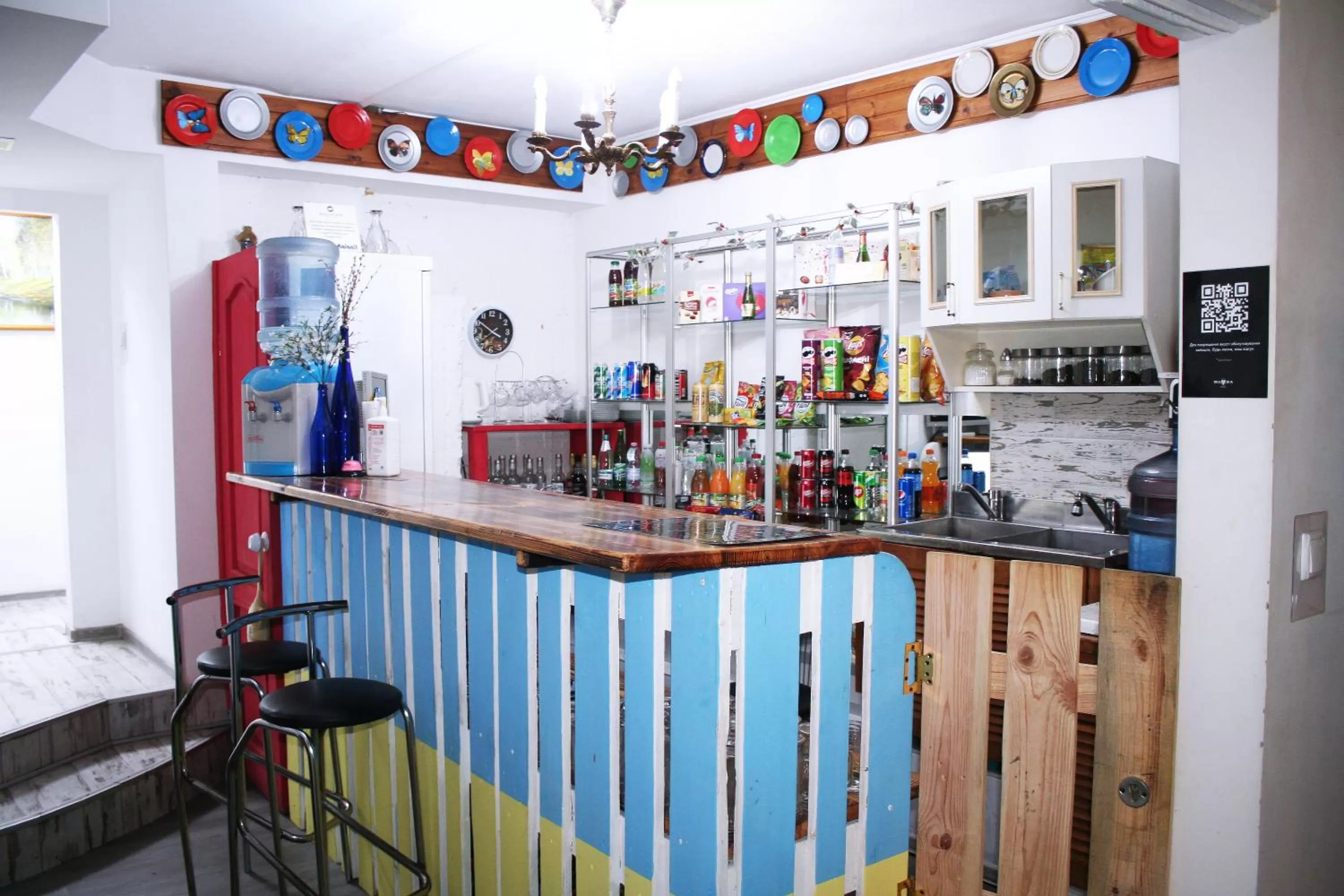 Lounge or bar in MAMBA HOTEL - готель в укритті