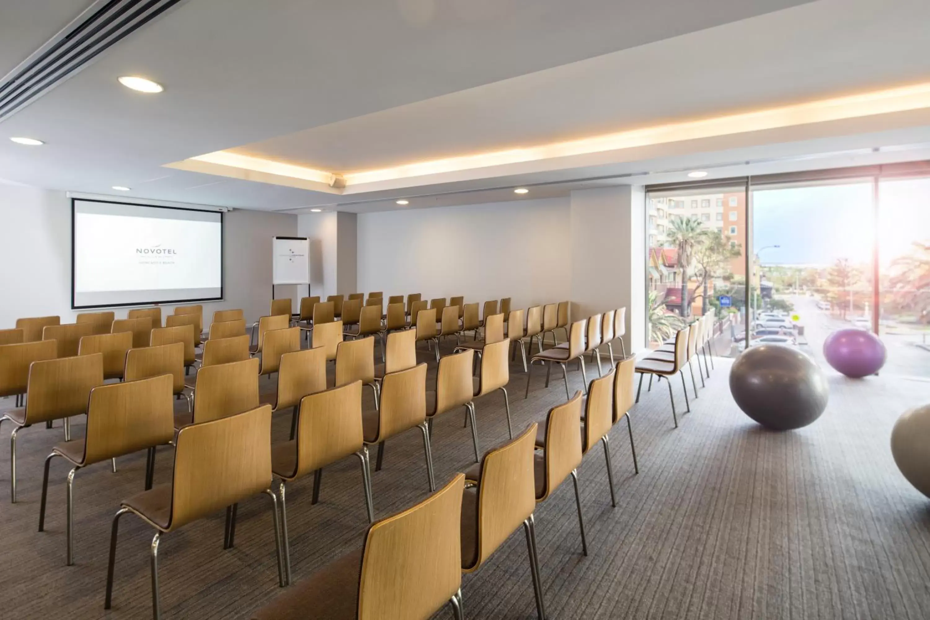 Banquet/Function facilities, Business Area/Conference Room in Novotel Newcastle Beach