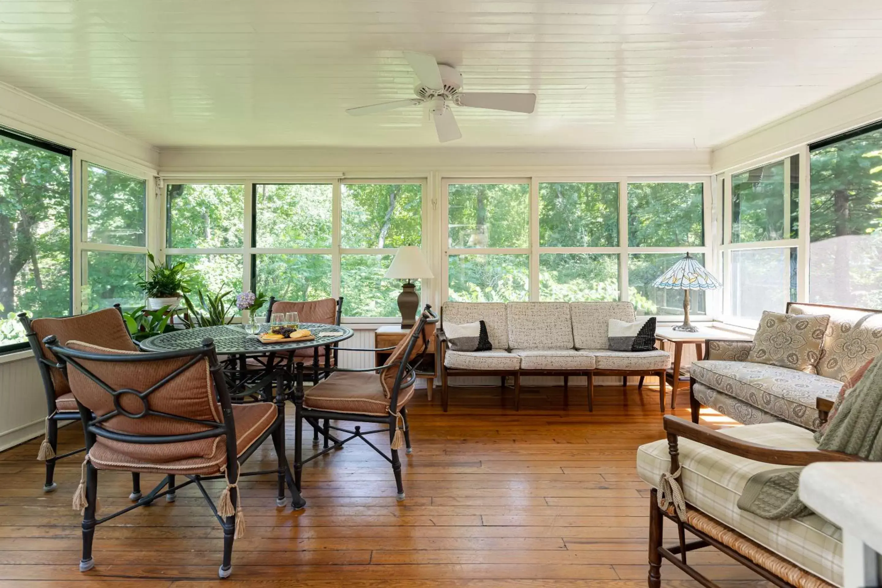 Seating area, Restaurant/Places to Eat in Pinecrest Bed & Breakfast