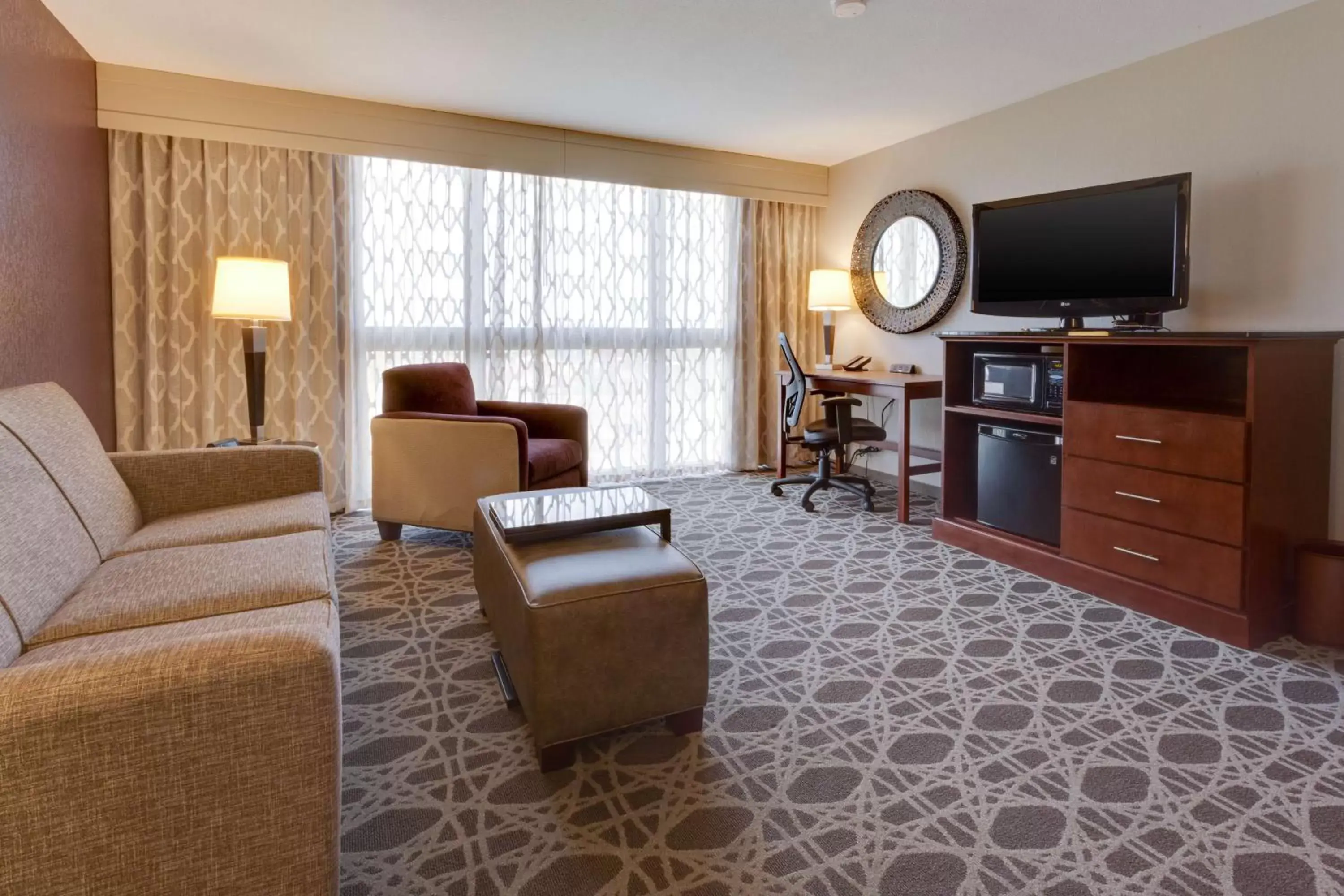 Photo of the whole room, Seating Area in Drury Inn & Suites Overland Park