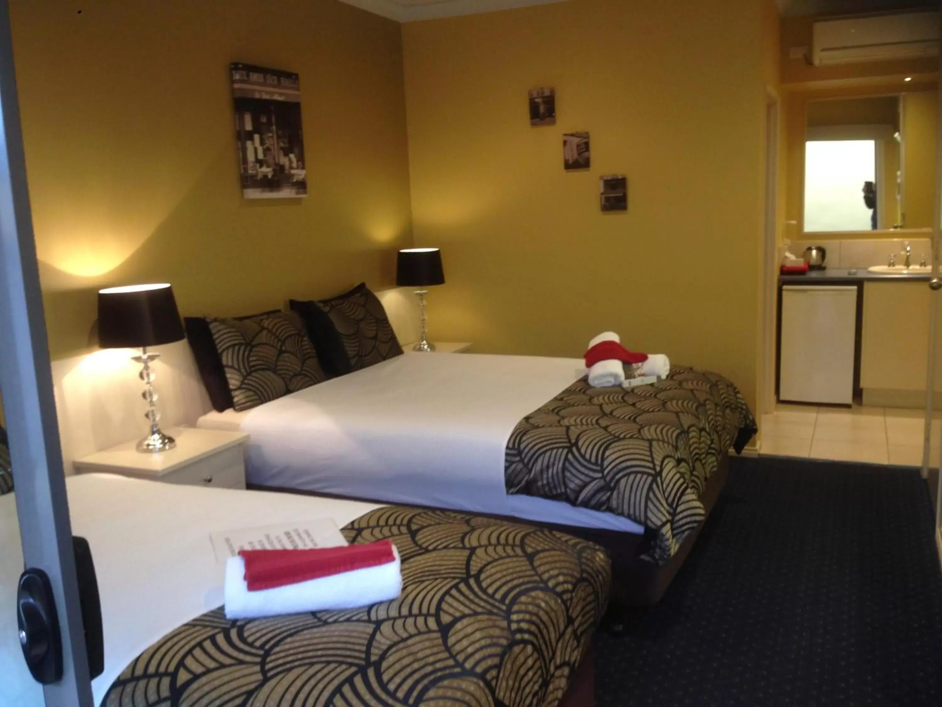 Bedroom, Bed in Kyabram Motor Inn