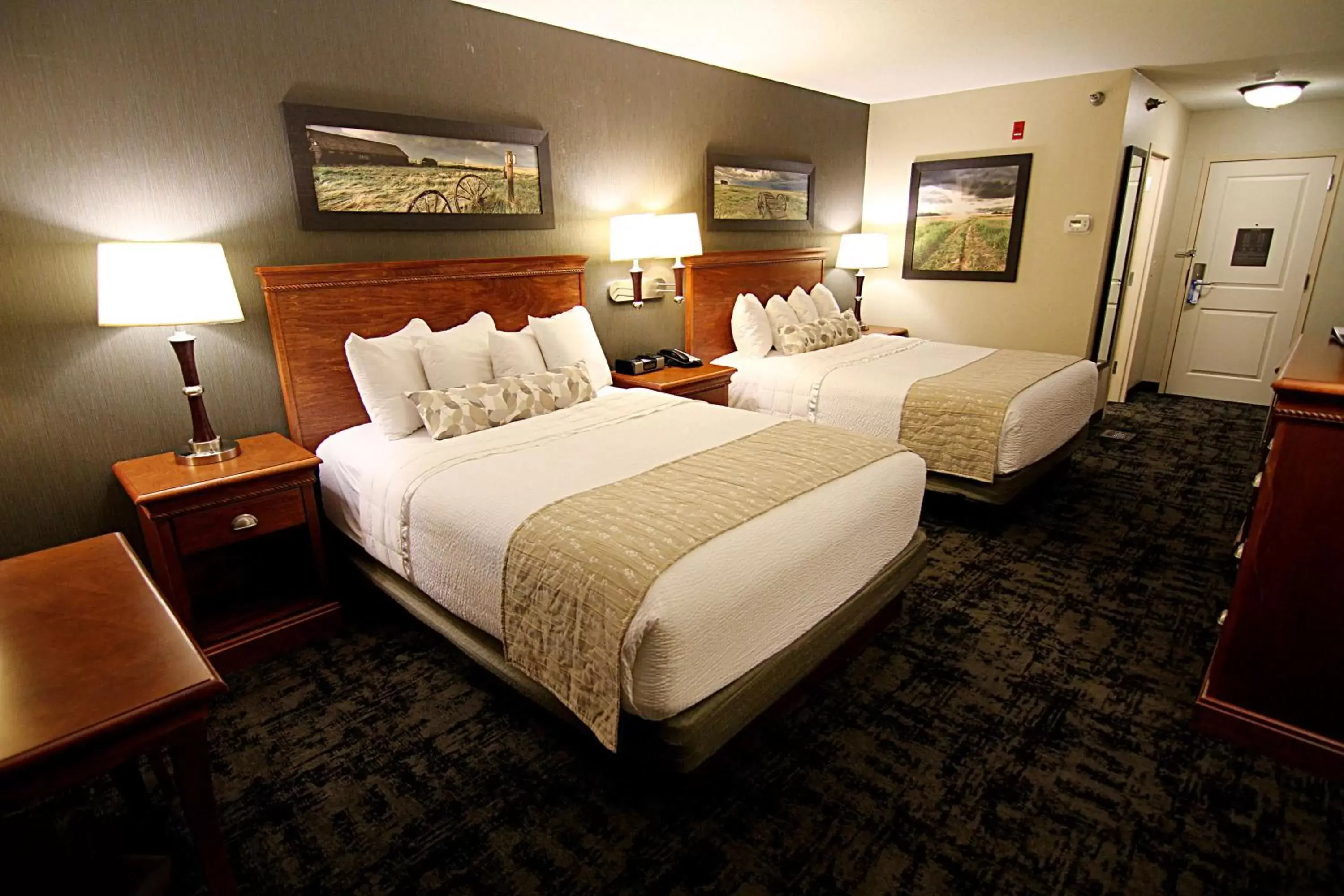 Photo of the whole room, Bed in C'mon Inn Grand Forks