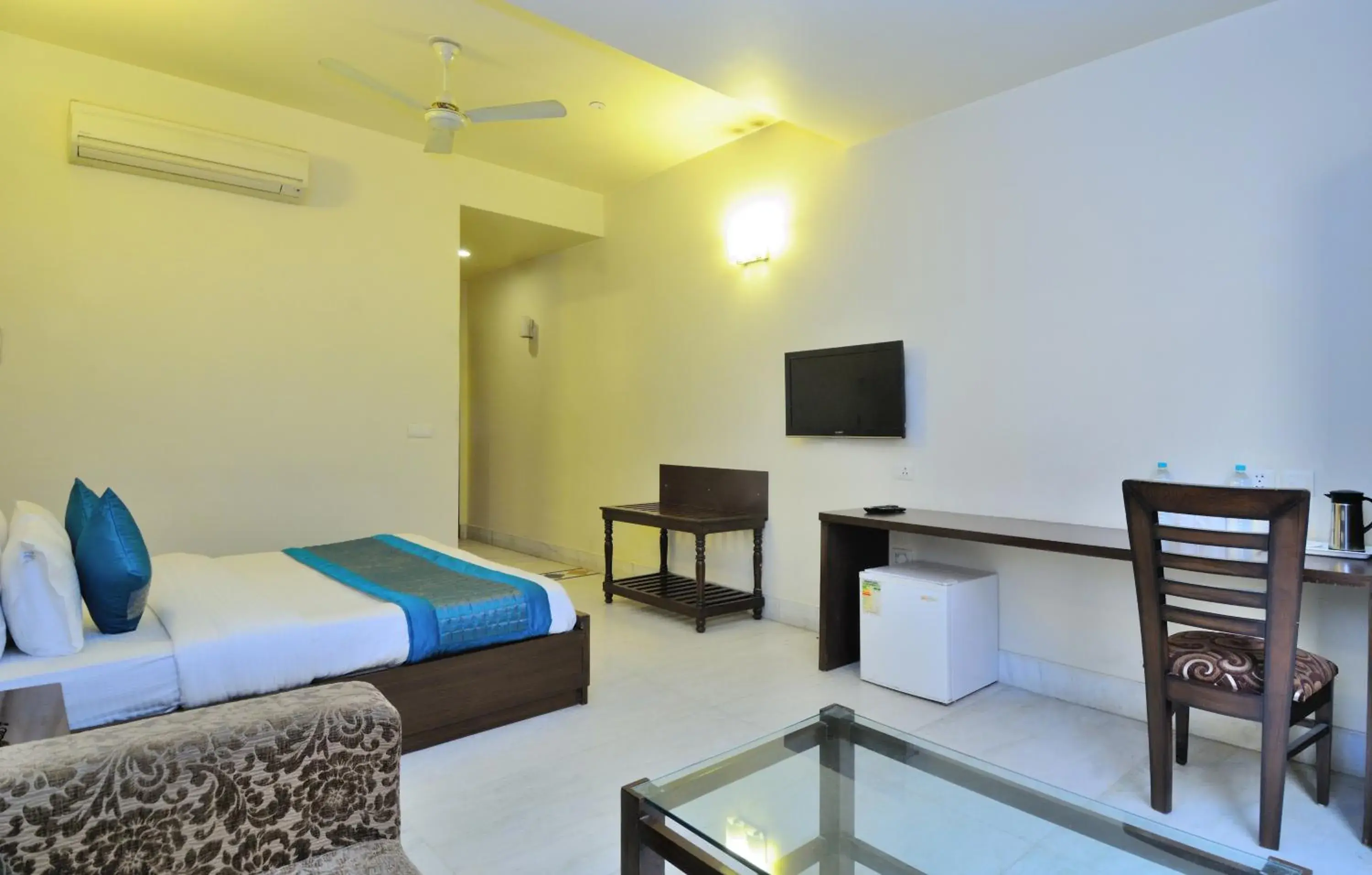 Bedroom, Seating Area in Hotel Shanti Villa