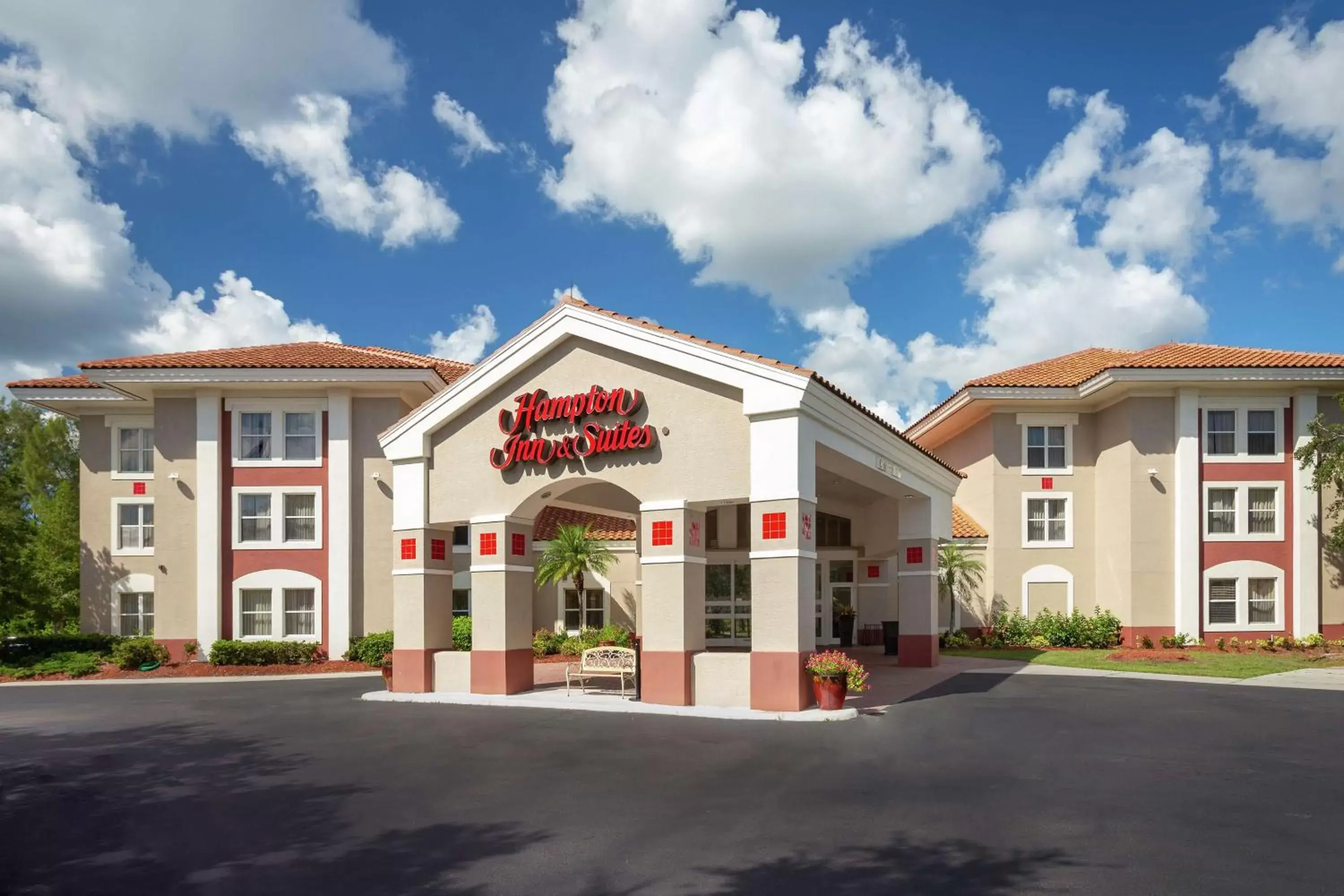 Property building in Hampton Inn & Suites Venice Bayside South Sarasota Property building in Hampton Inn & Suites Venice Bayside South Sarasota