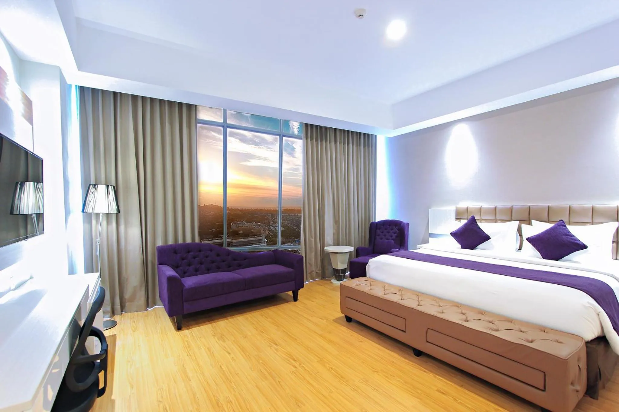 Shower, Bed in Platinum Hotel & Convention Hall Balikpapan