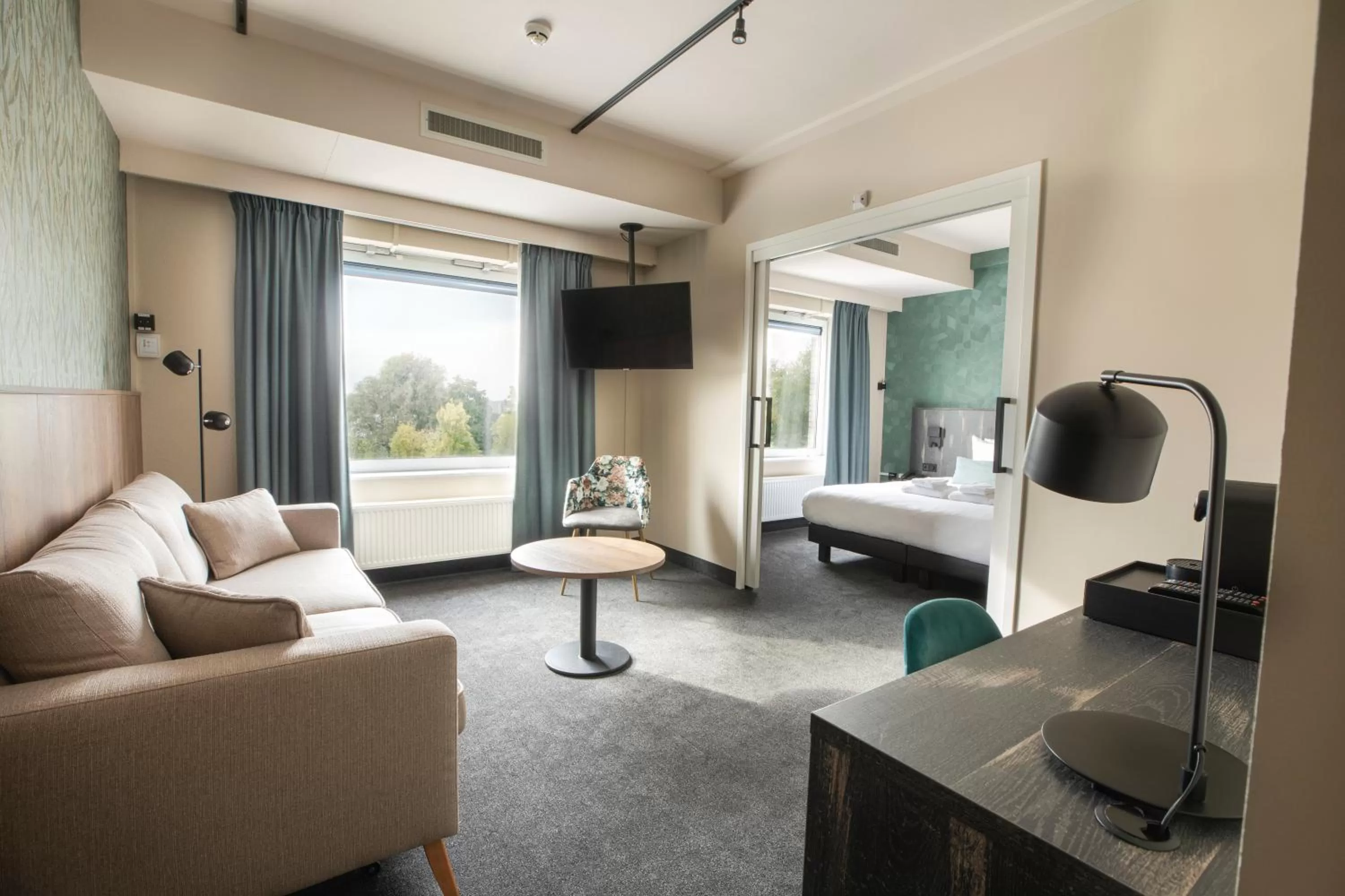 TV and multimedia, Bed in Flonk Hotel Groningen Zuid, BW Signature Collection
