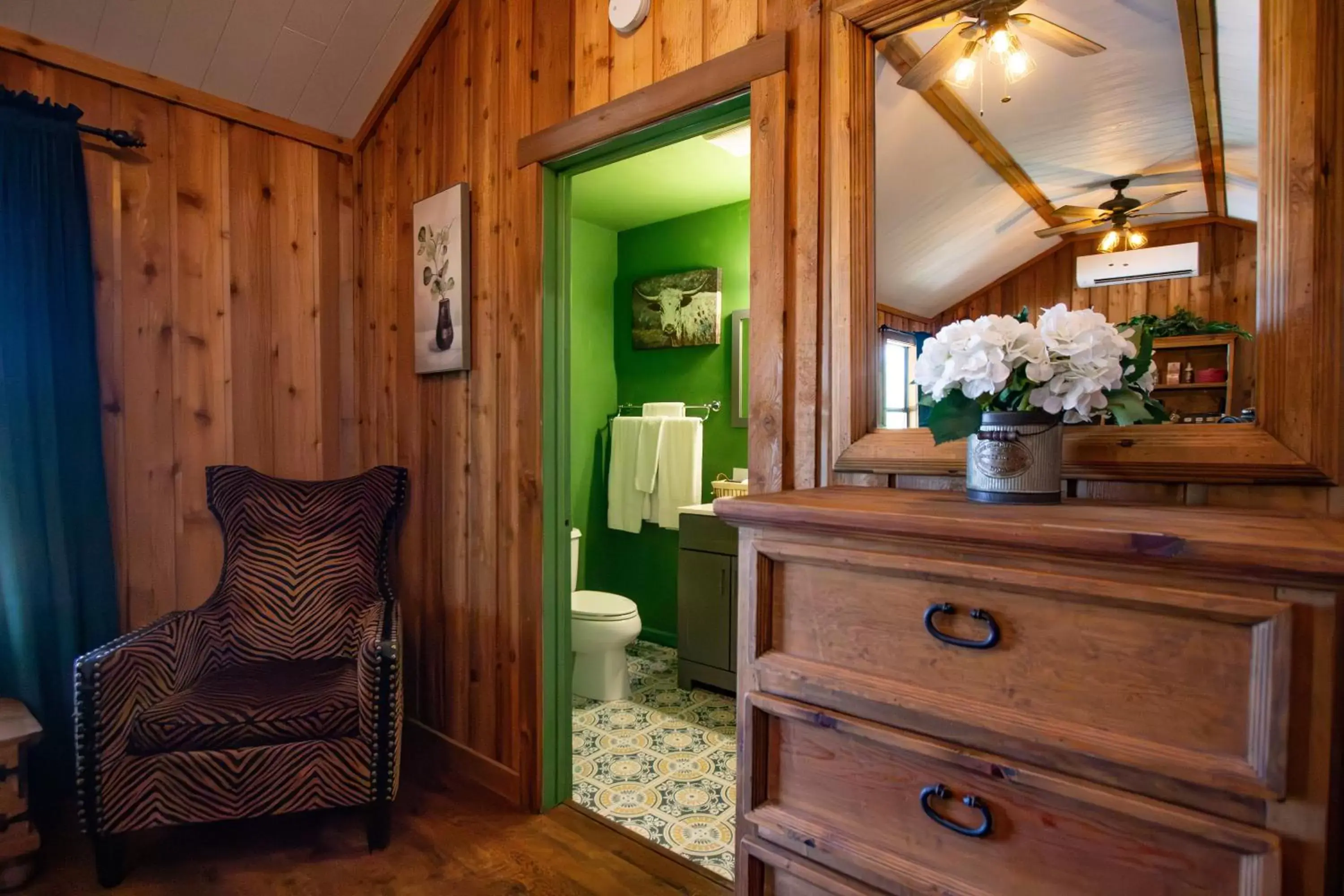 Bathroom, Seating Area in A Barn At The Quarry