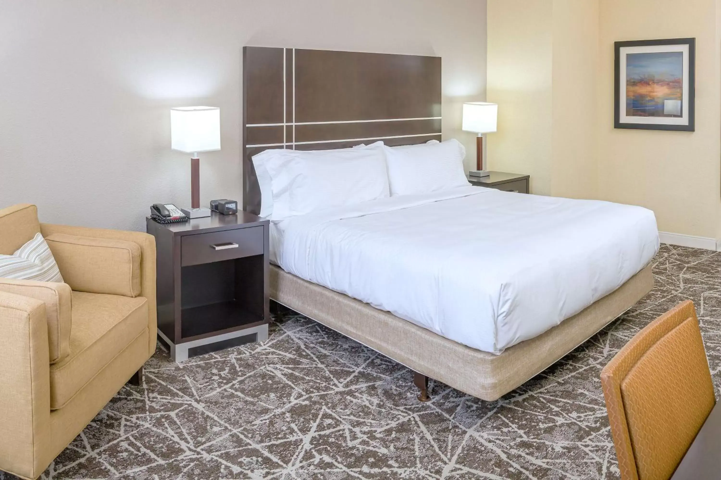 Bedroom, Bed in DoubleTree by Hilton Boston-Rockland