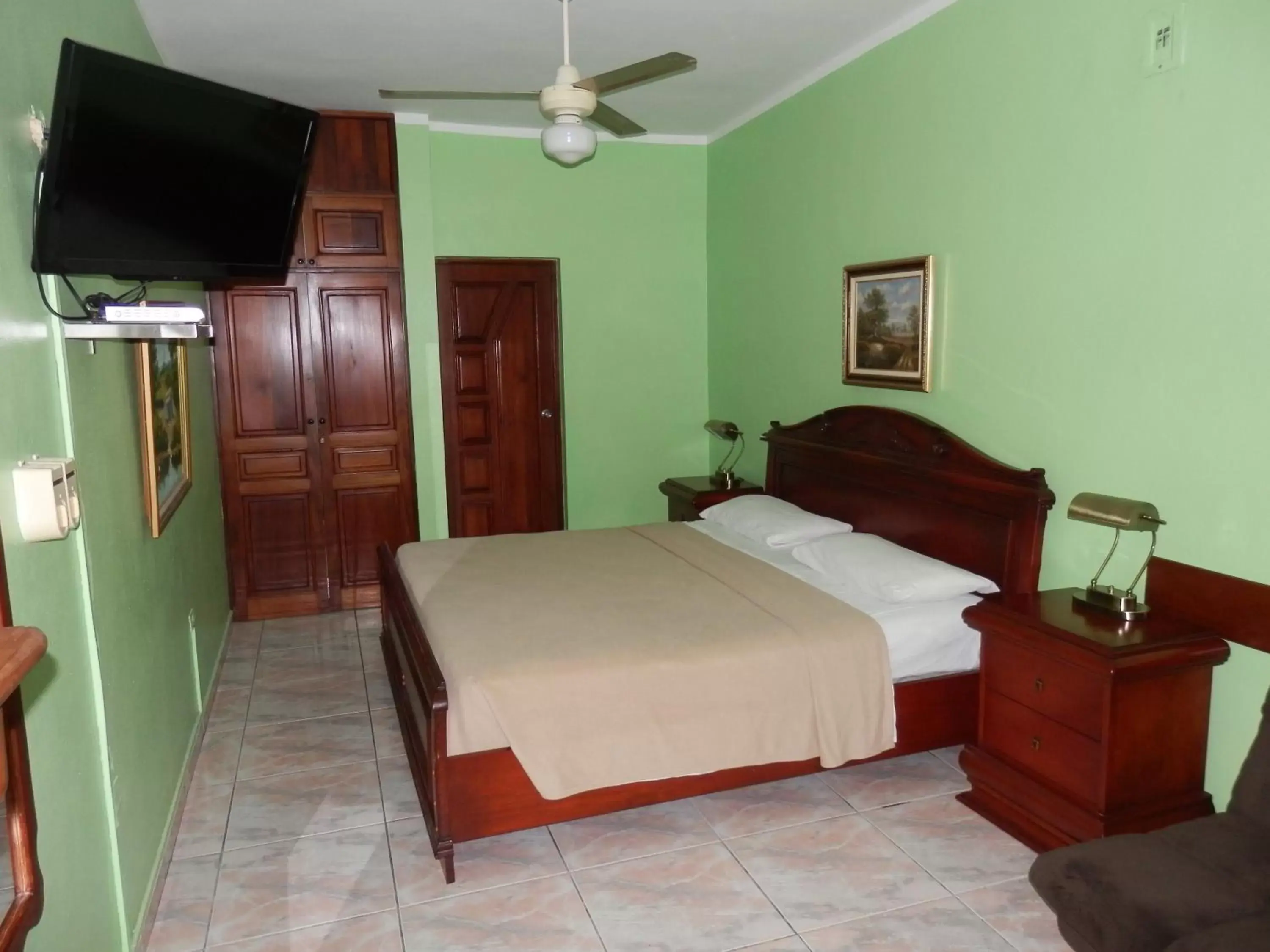 Bedroom, Bed in Hotel Garant & Suites