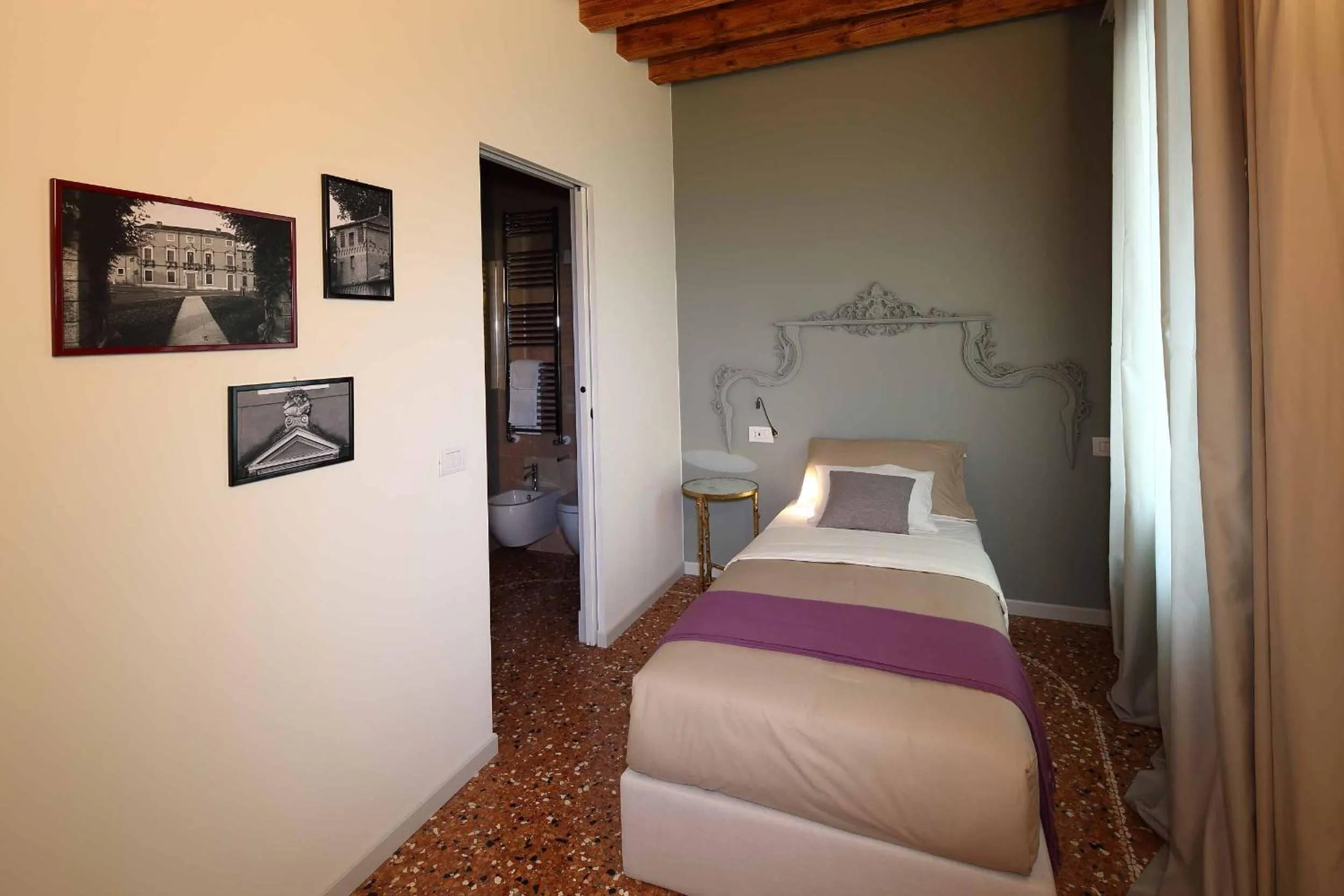 Bathroom, Bed in Le Andrianelle