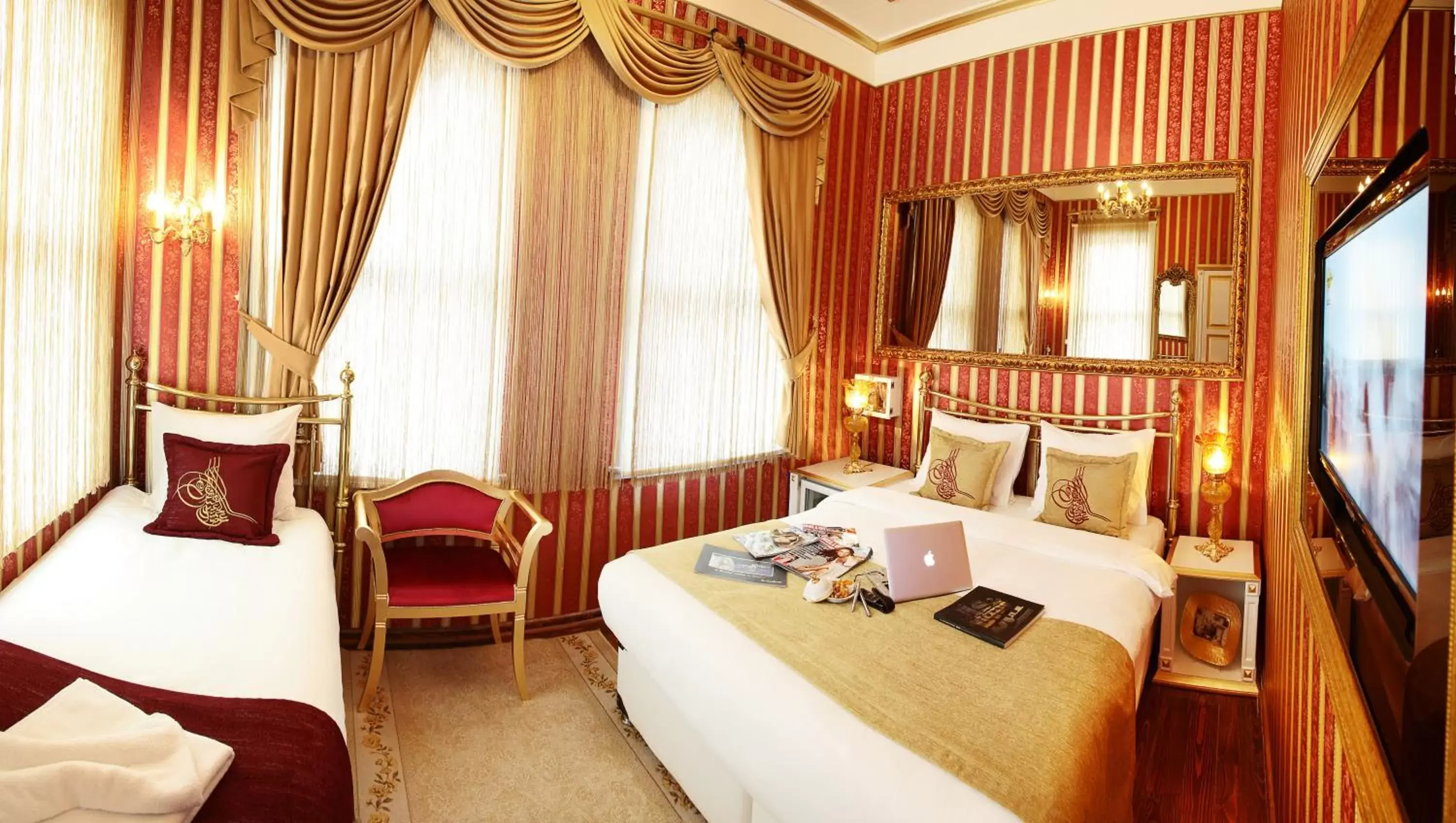Photo of the whole room, Bed in Sultan Tughra Hotel